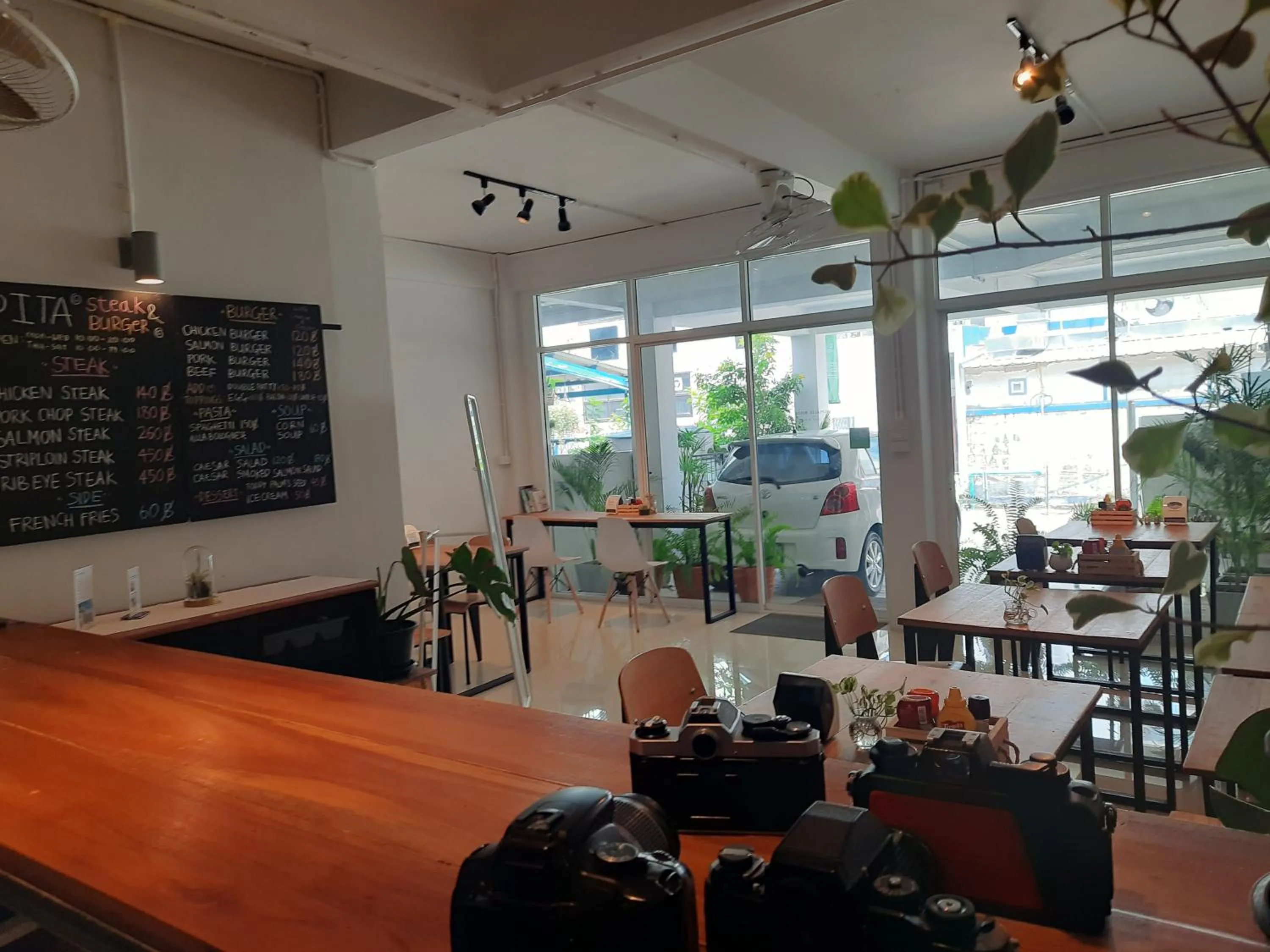 Pingplalee Female House