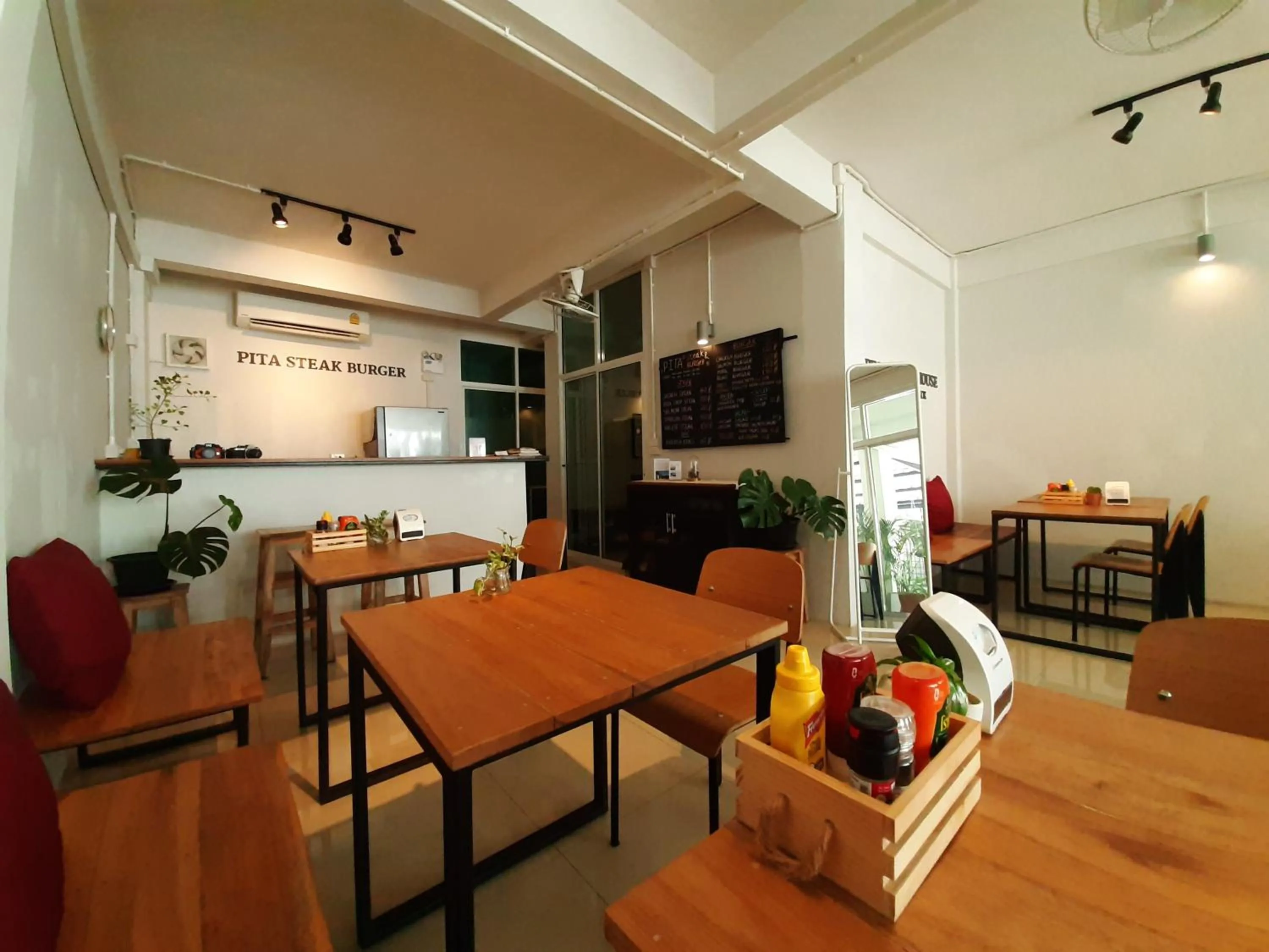 Pingplalee Female House