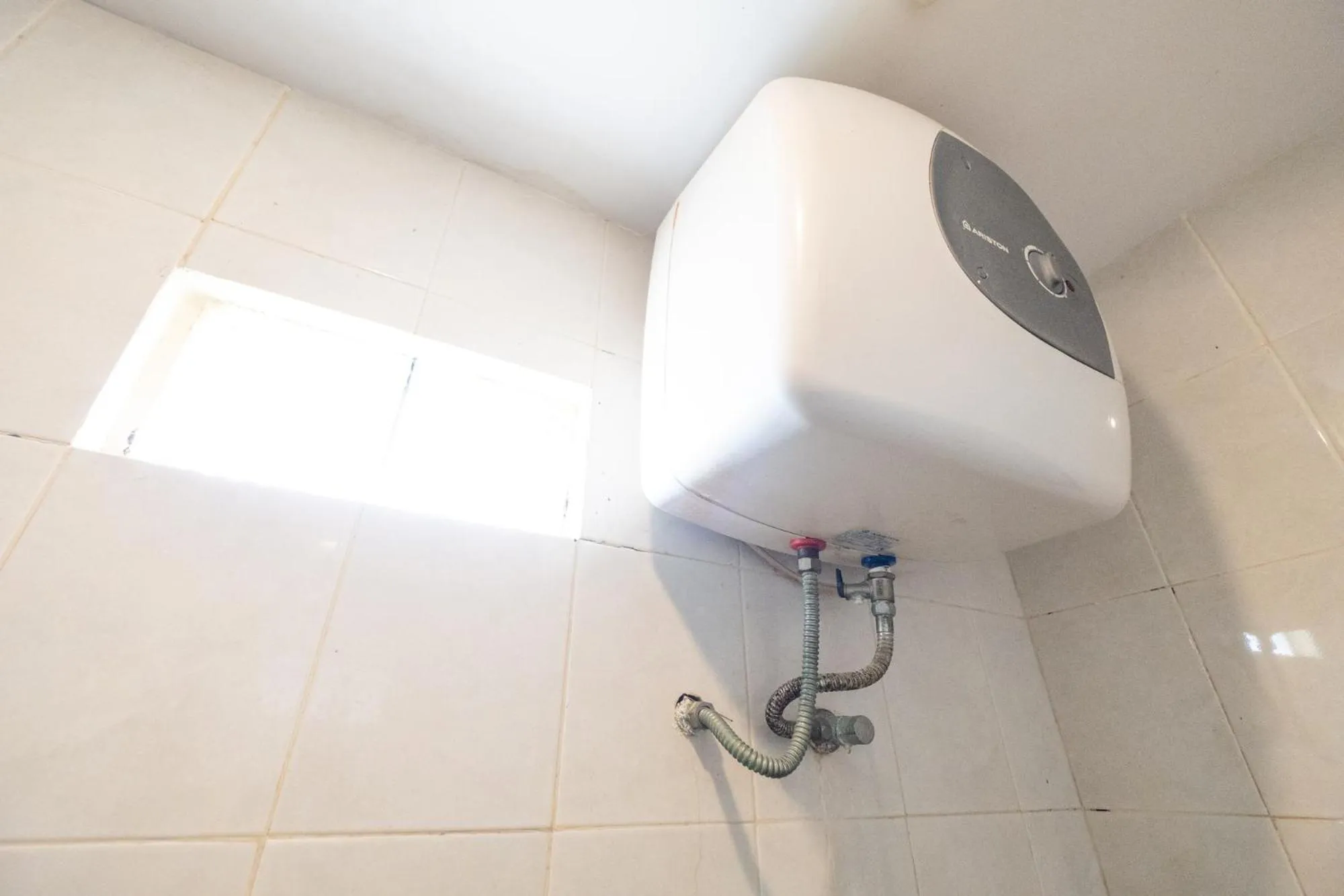 Shower in Apartmen Kak Okoh