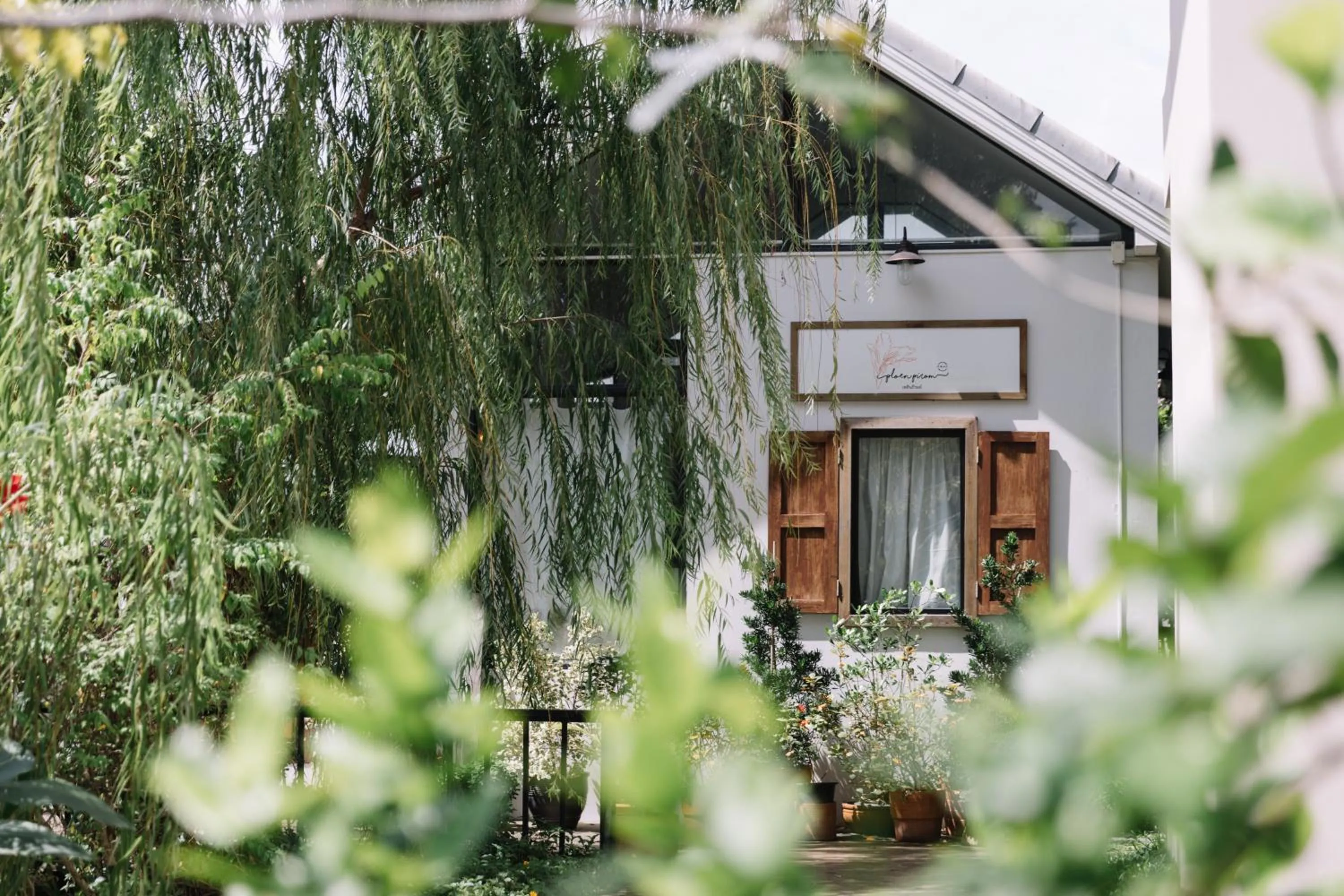 Restaurant/places to eat in Ploen Pirom