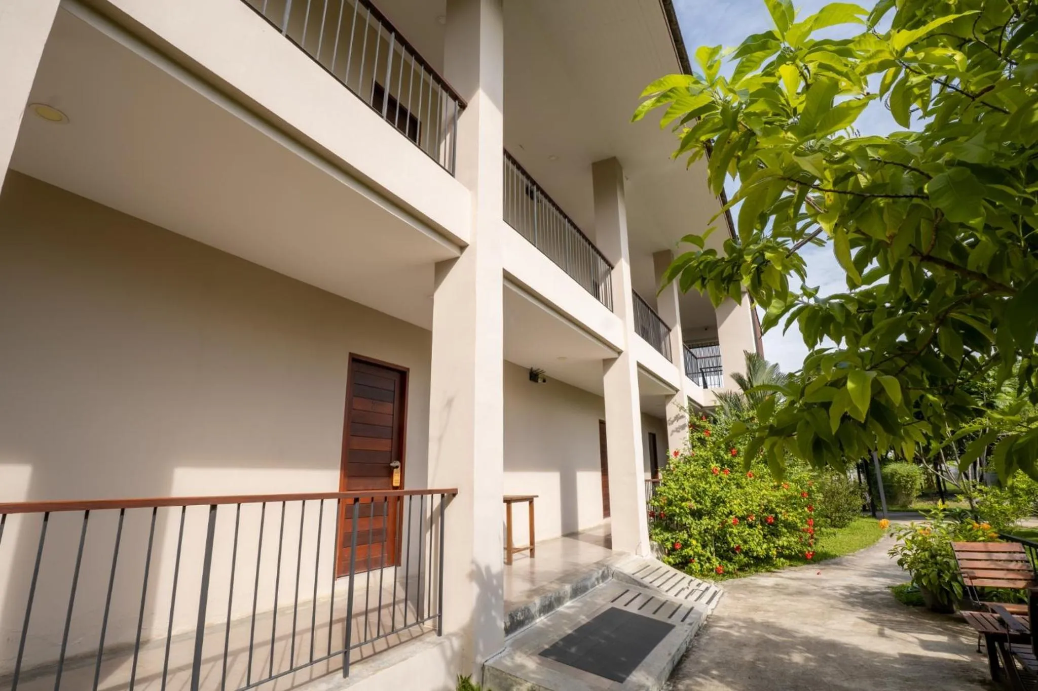 Property building in Ploen Pirom