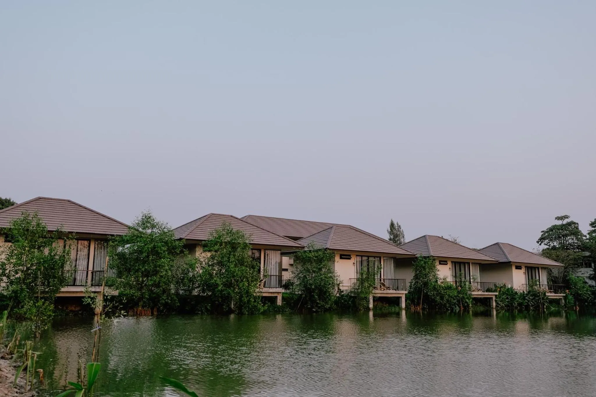 Property building in Ploen Pirom