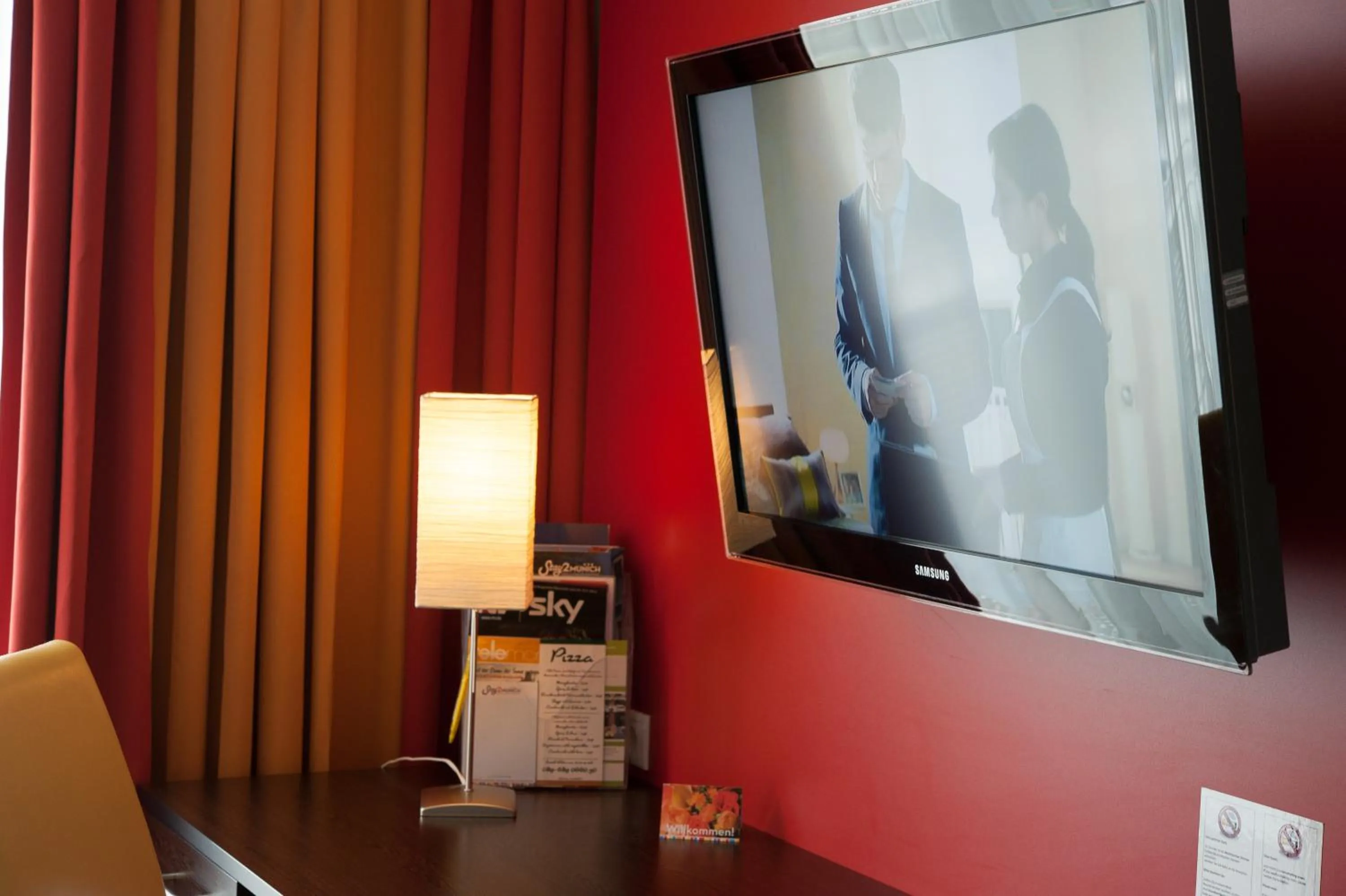 TV and multimedia in Stay2Munich Hotel & Serviced Apartments