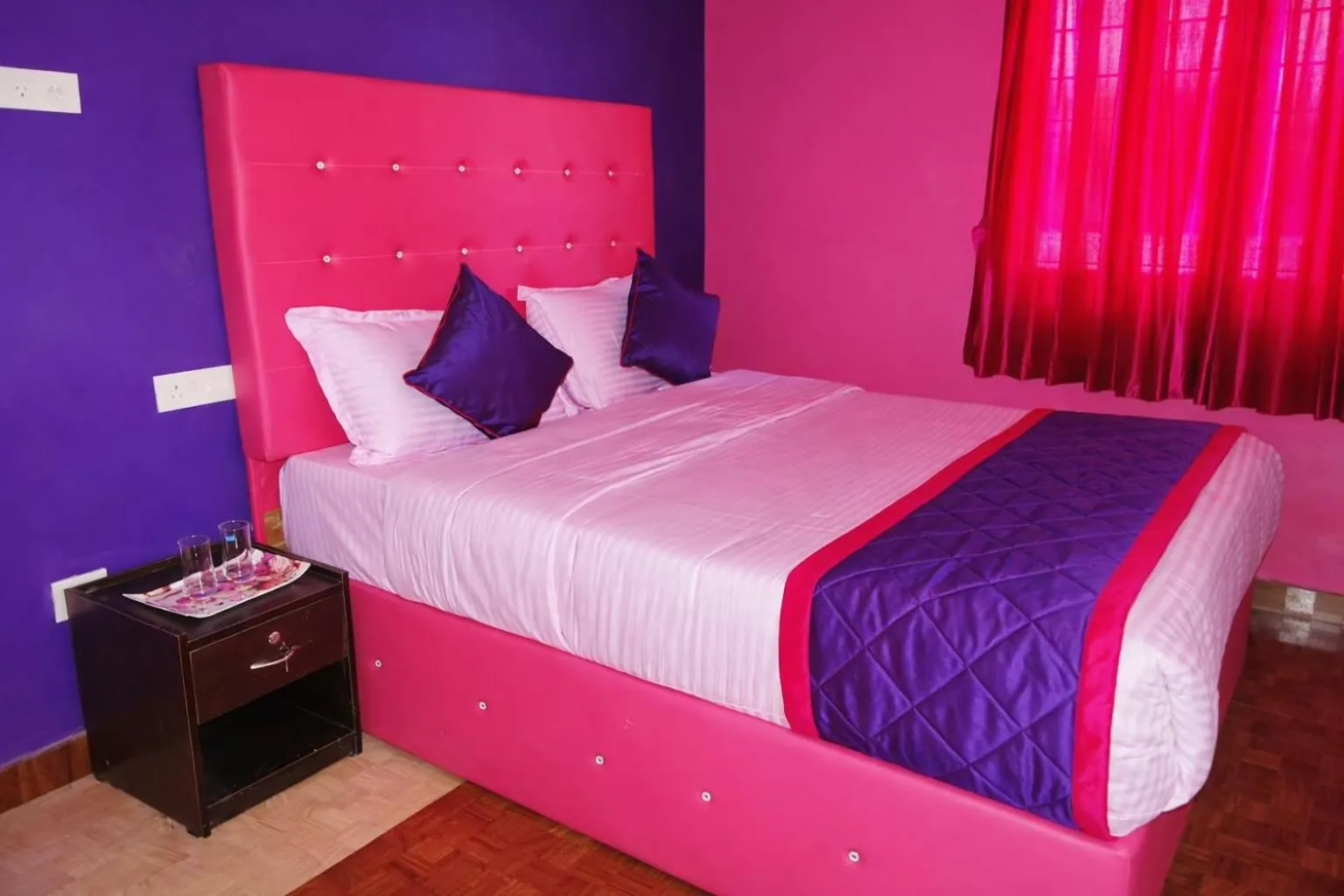 Bed in The Bowers Chalet Private Campfire & Lawn BBQ, WIFI, Breakfast Hill Top 360 degree view