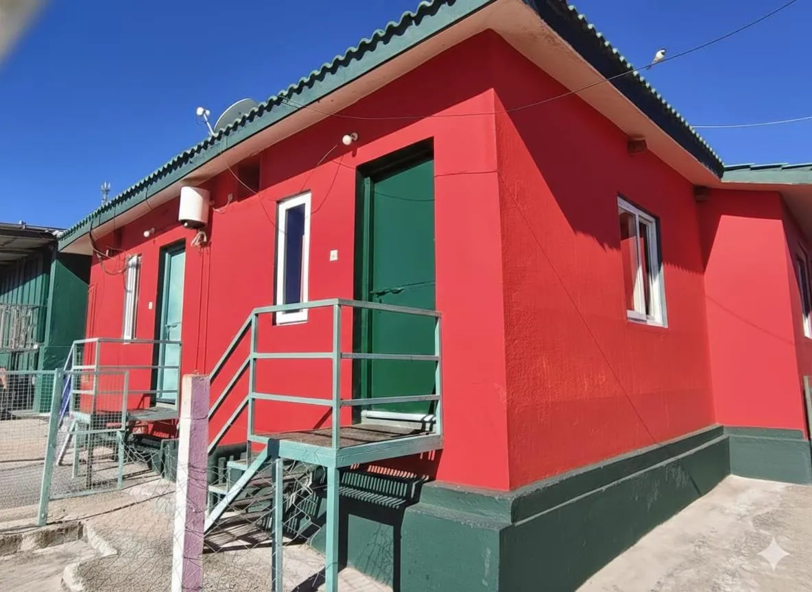 Facade/entrance in The Bowers Chalet Private Campfire & Lawn BBQ, WIFI, Breakfast Hill Top 360 degree view