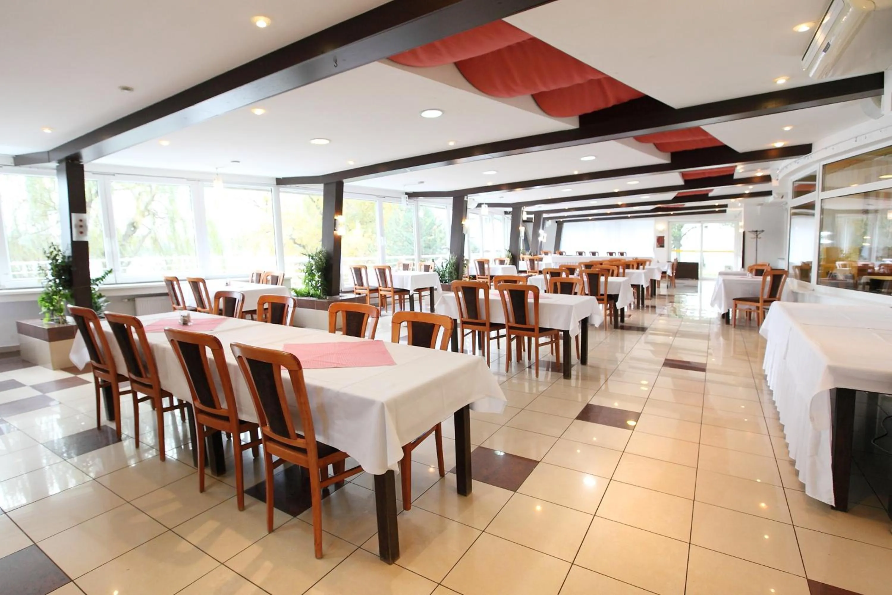 Restaurant/places to eat in Hotel Zátoka