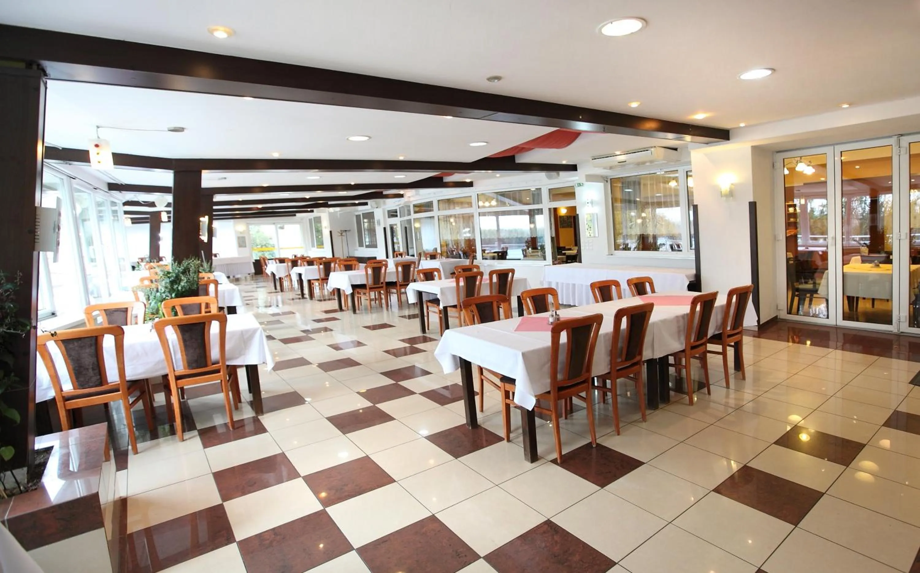 Restaurant/places to eat in Hotel Zátoka