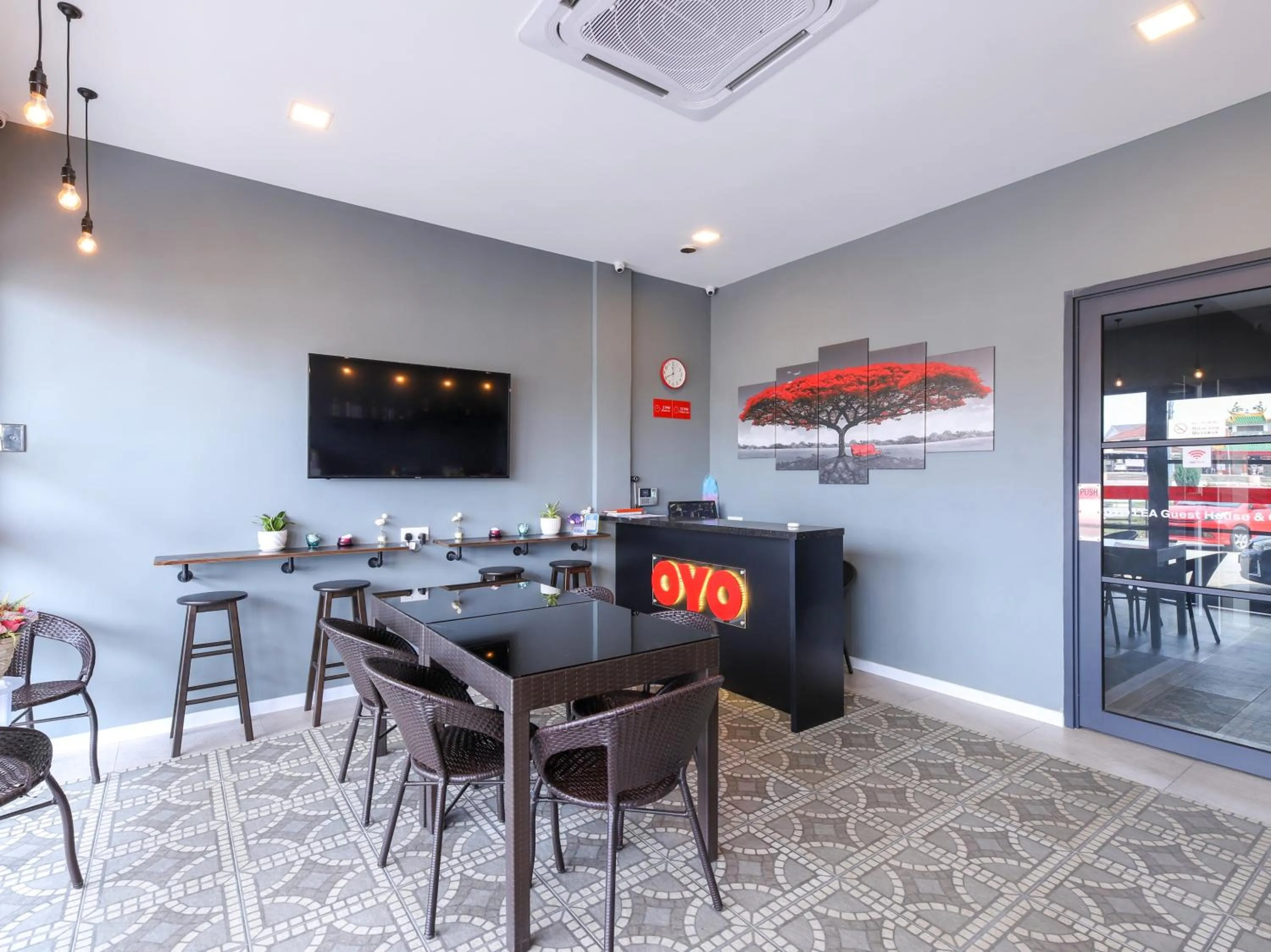 Lobby or reception in Super OYO 1145 Lea Guest House & Cafe