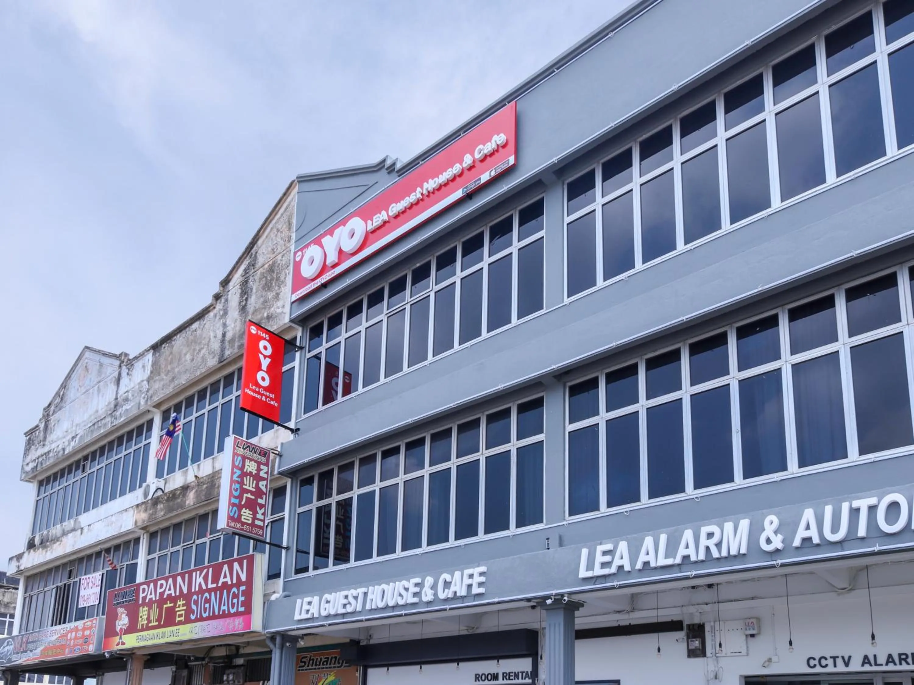 Facade/entrance, Property Building in Super OYO 1145 Lea Guest House & Cafe