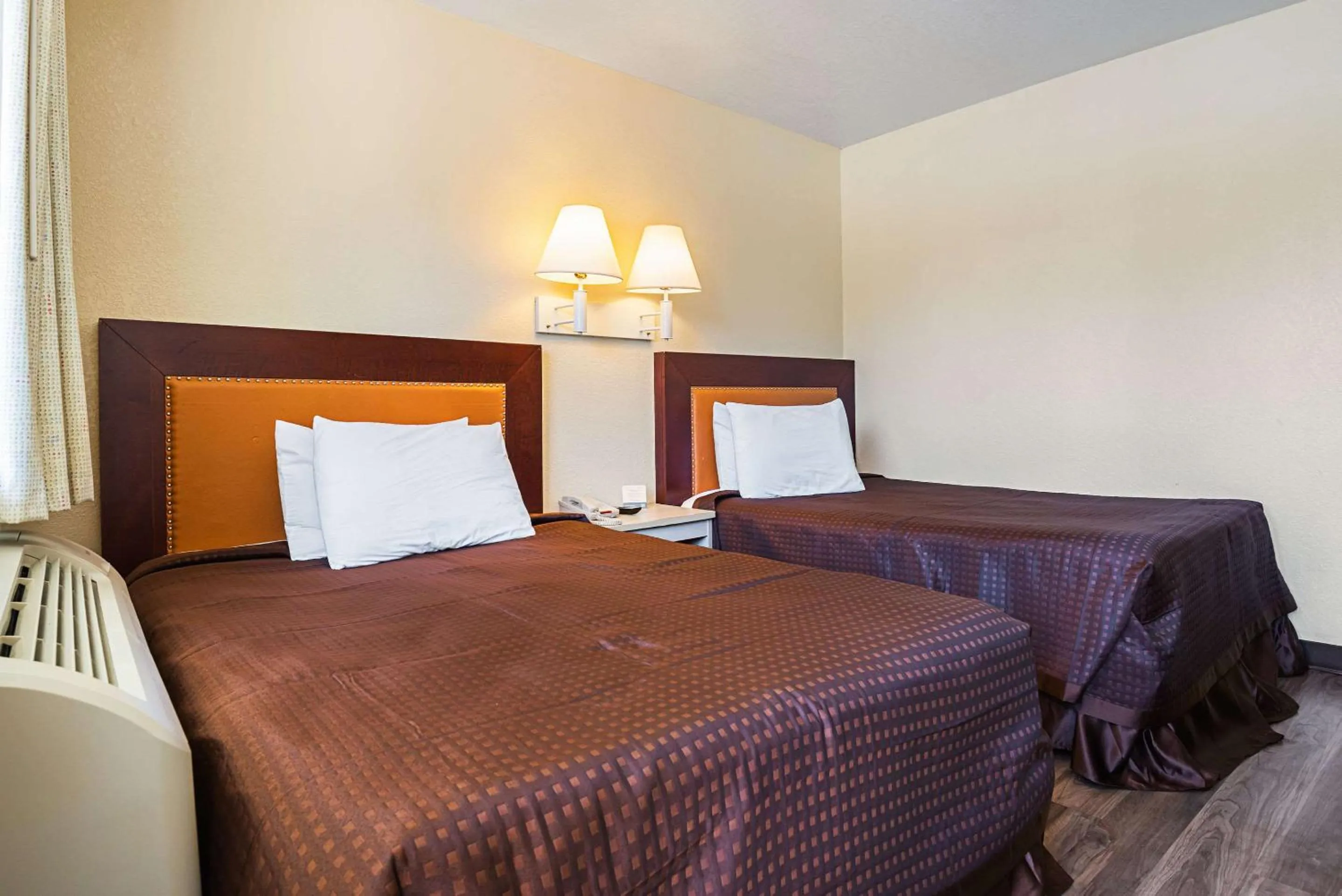 Photo of the whole room, Bed in Rodeway Inn Kissimmee Maingate West - Free Theme Park Shuttle