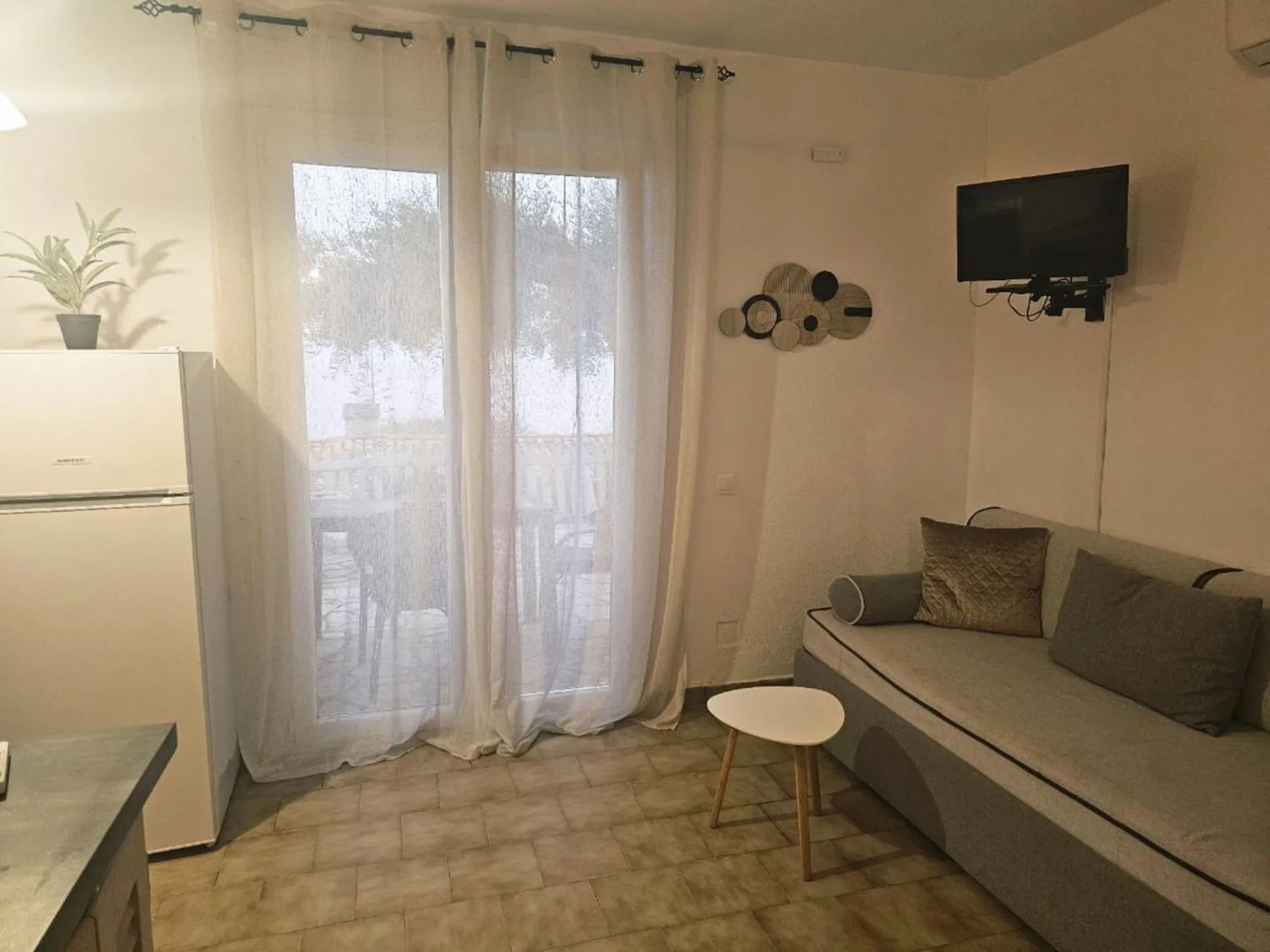 Communal lounge/ TV room in Corfu Glyfada Menigos Resort 24