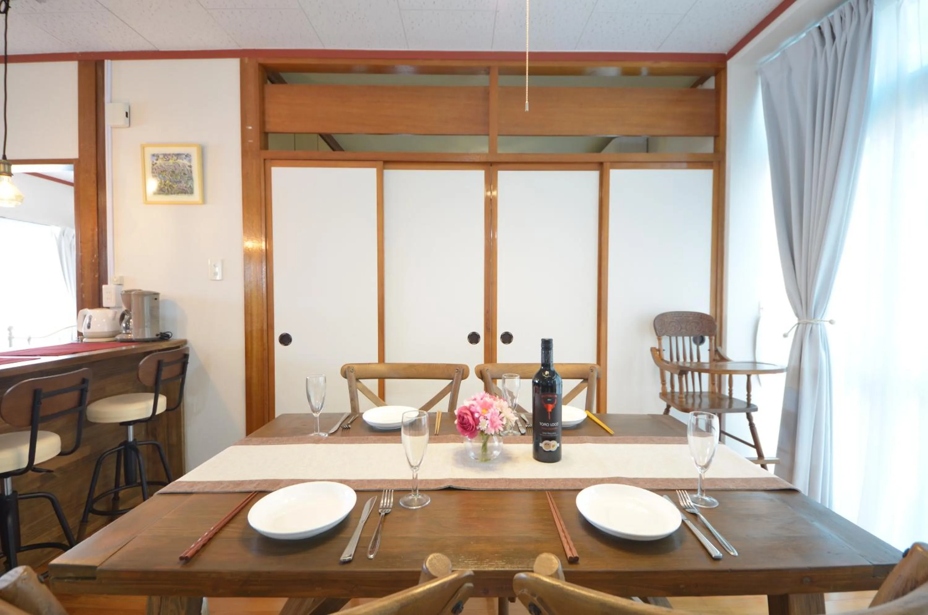 Dining area in Sobe House in Yomitanson