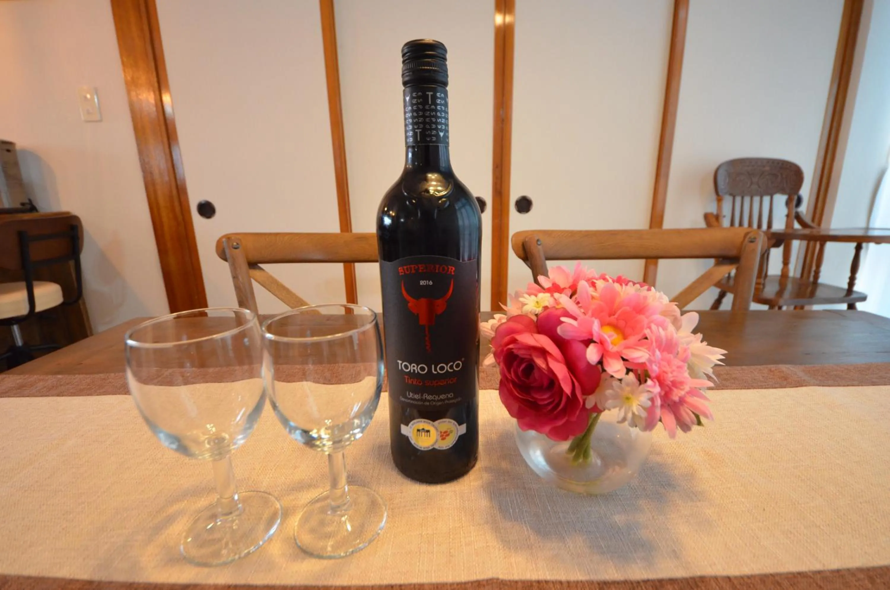 Dining area in Sobe House in Yomitanson