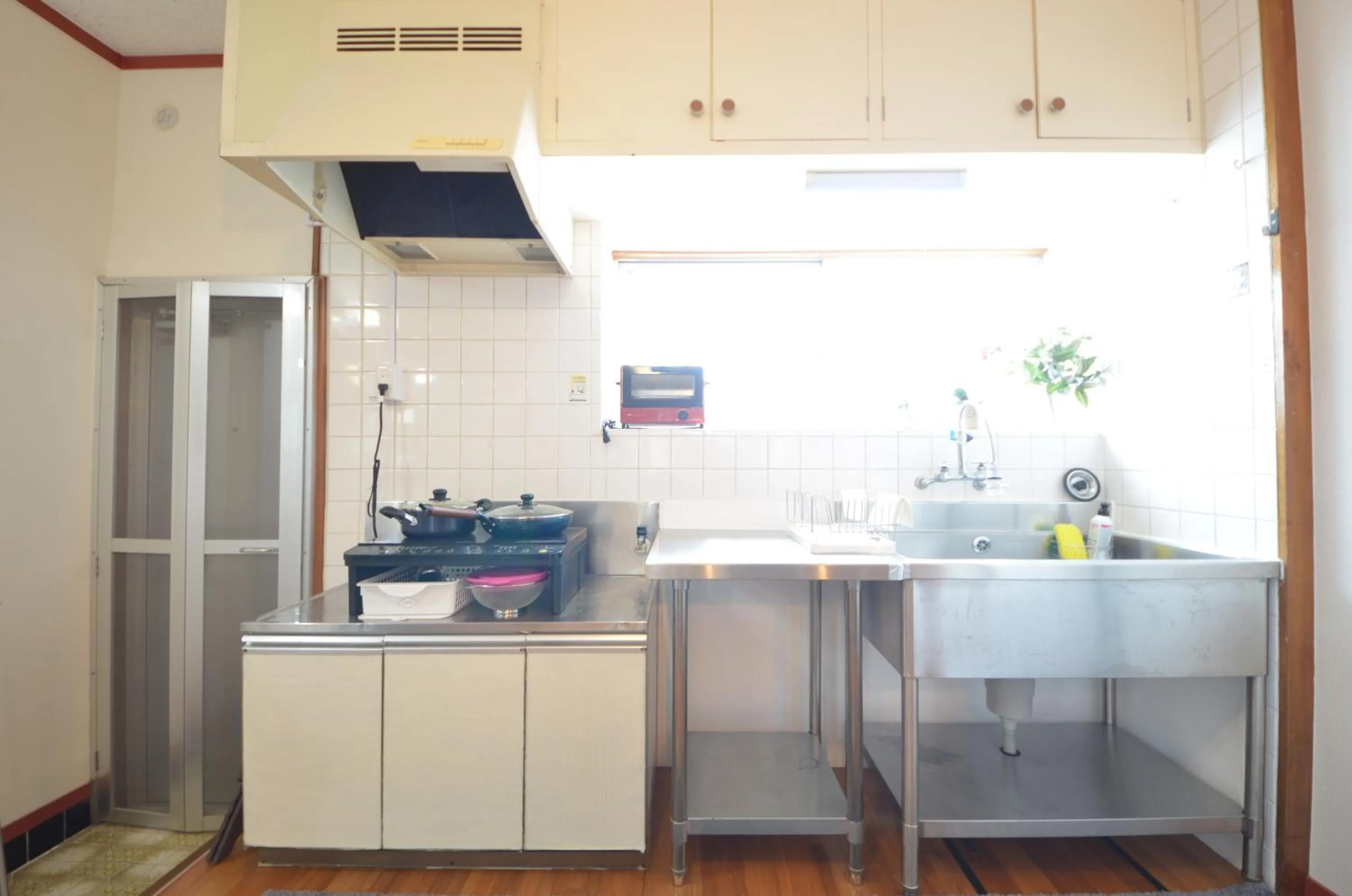 kitchen in Sobe House in Yomitanson
