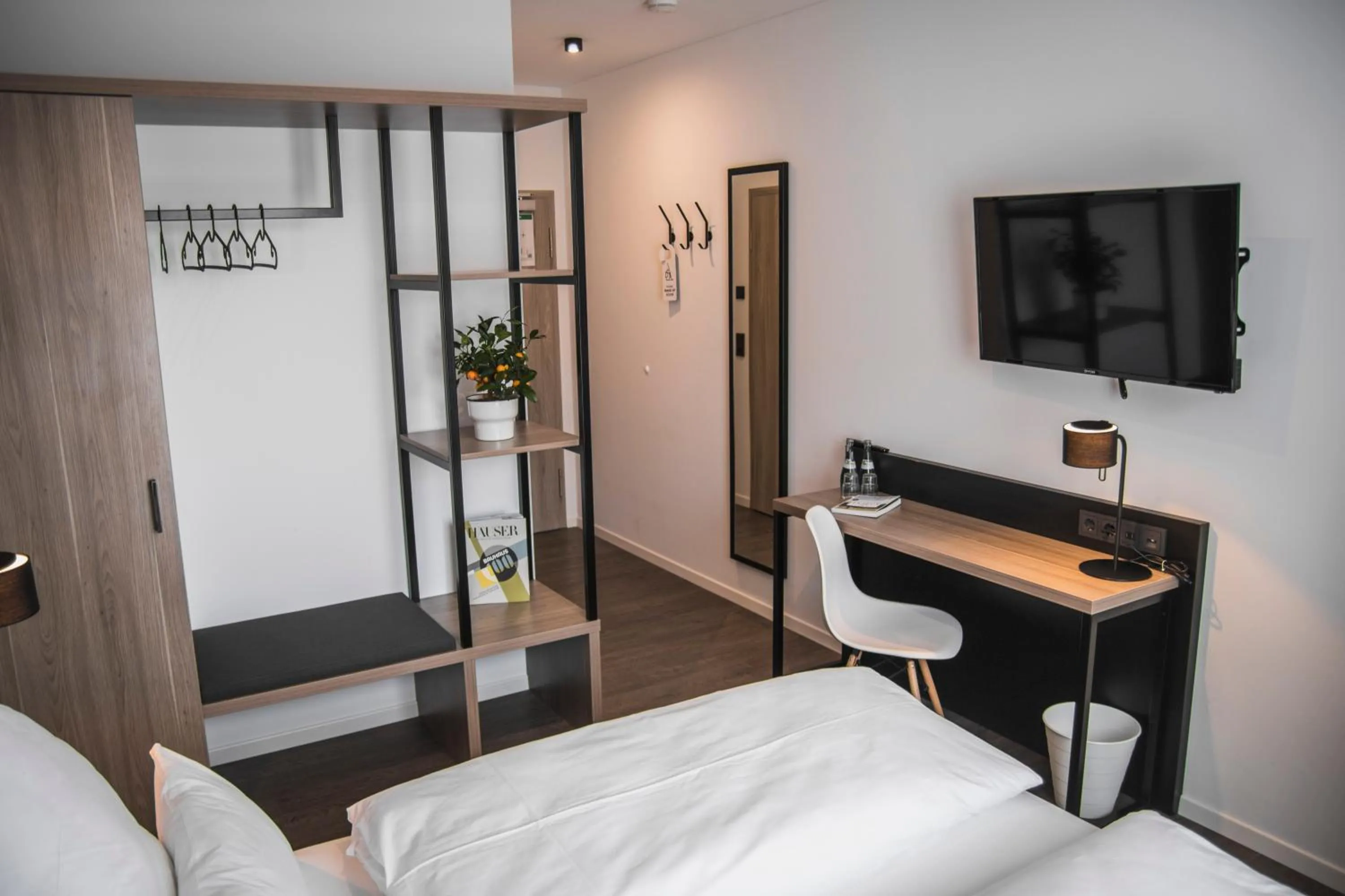 Photo of the whole room, Bed in Hayta Hotel Stuttgart Airport Messe
