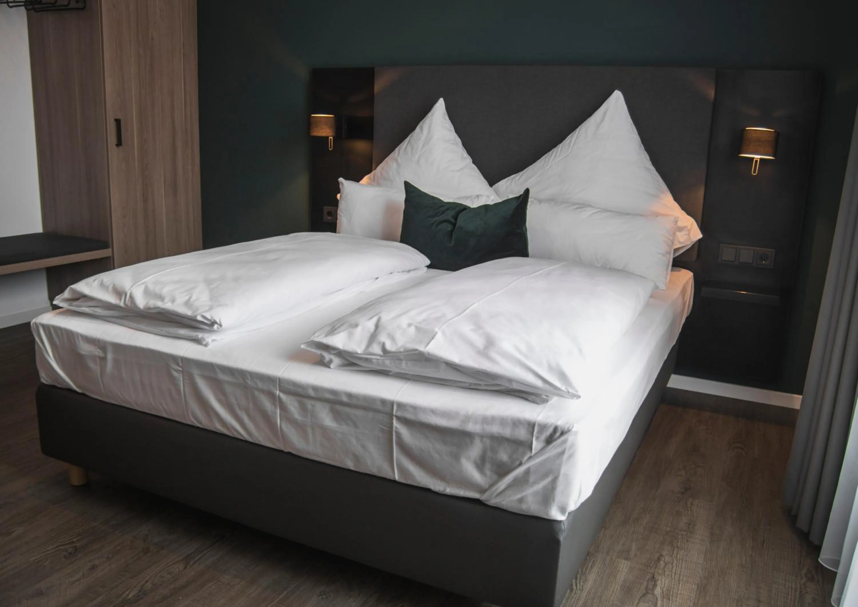 Photo of the whole room, Bed in Hayta Hotel Stuttgart Airport Messe