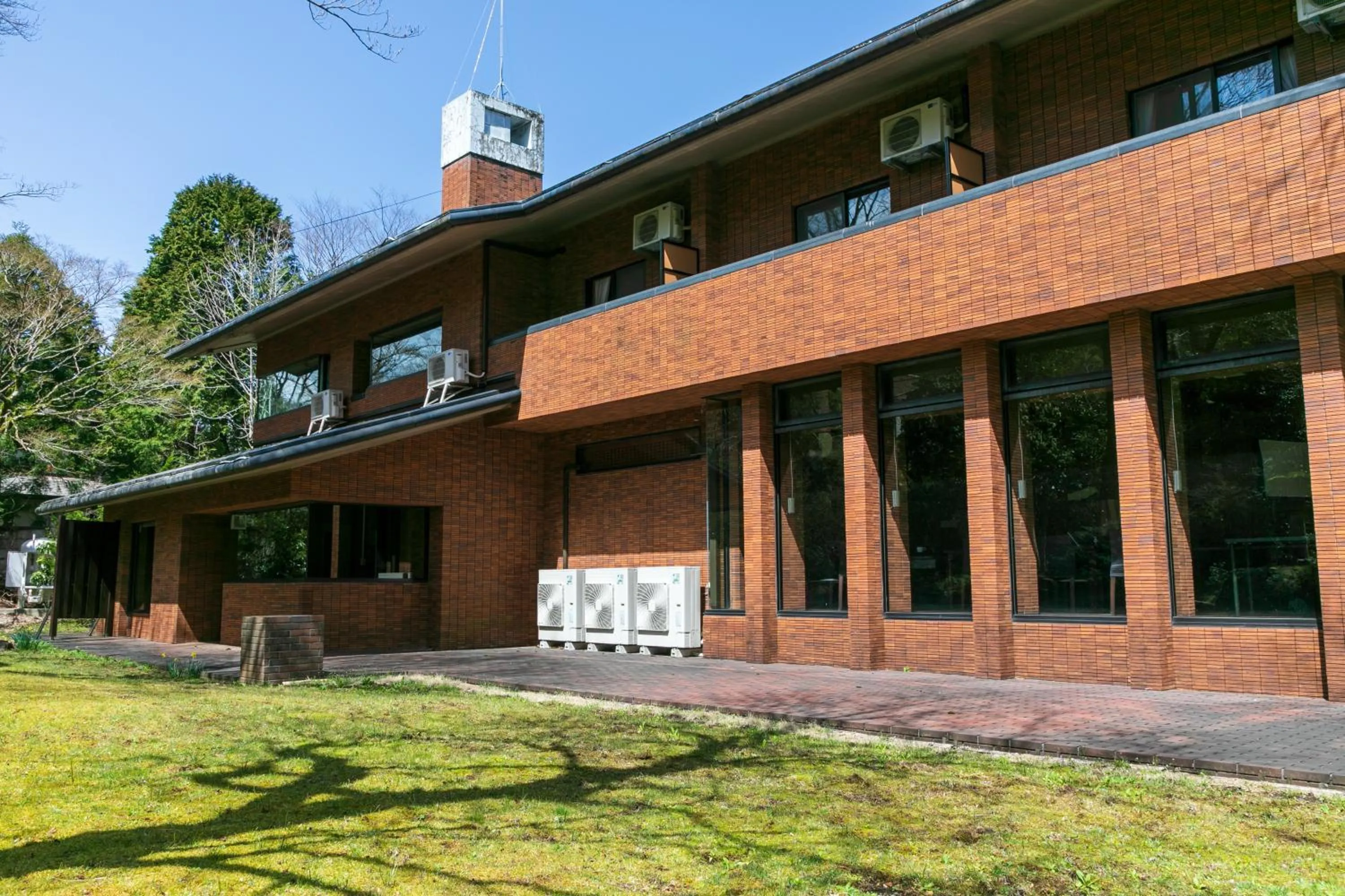 Property building in Kozuka Hisanoha