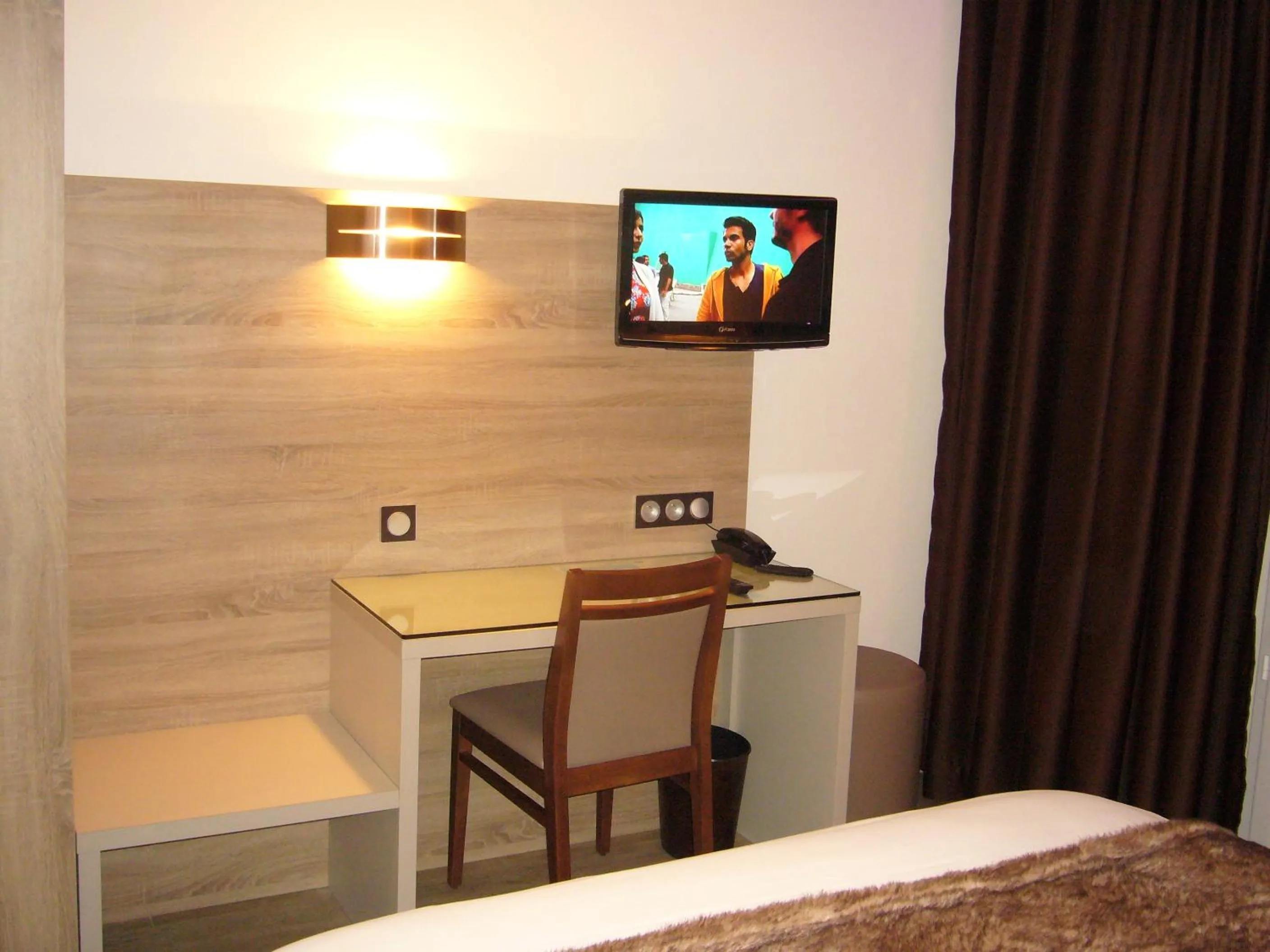 TV and multimedia, Bed in Hotel et Résidence Le Clos Cerdan