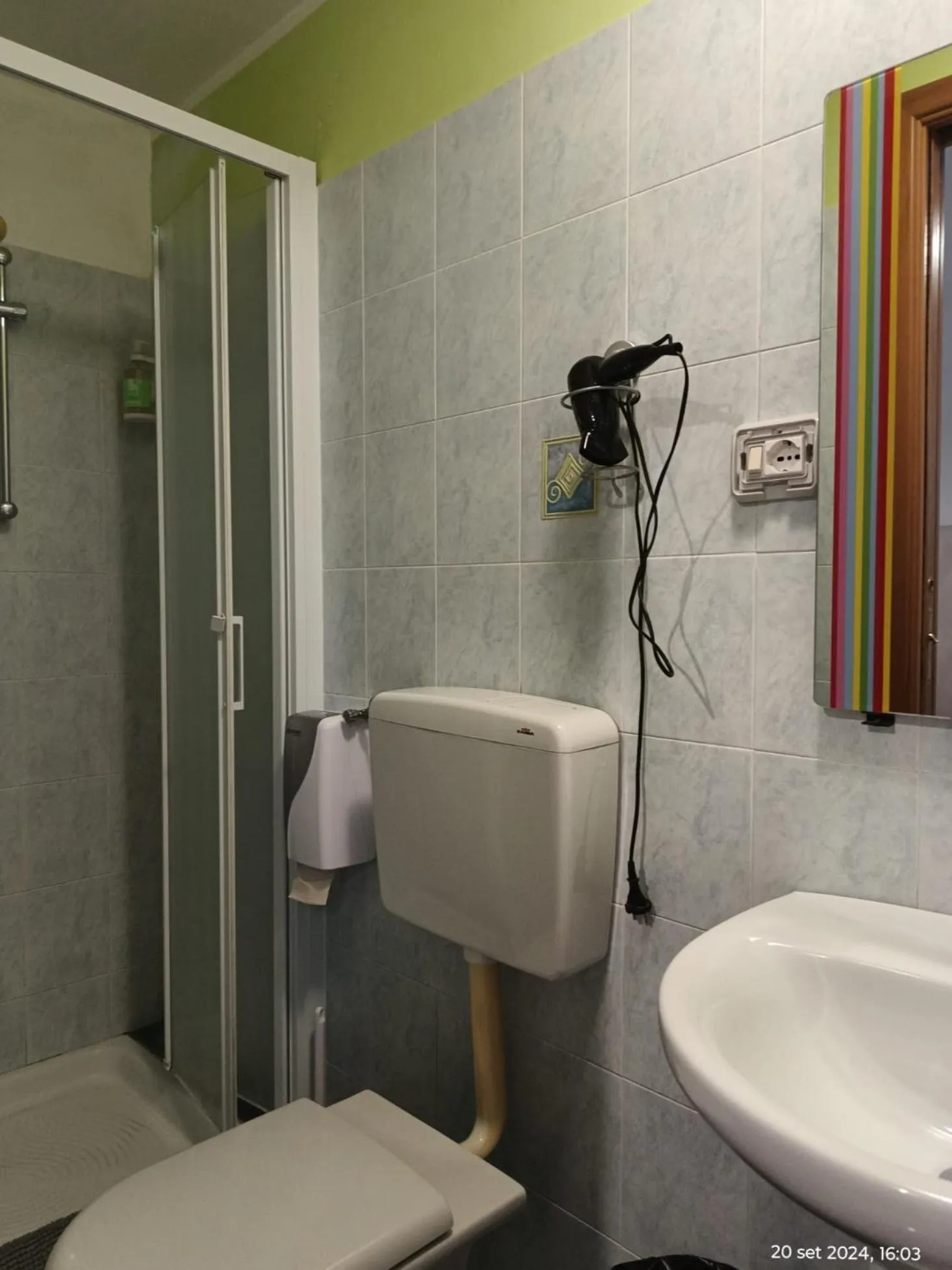 Shower in Albergo Avalon