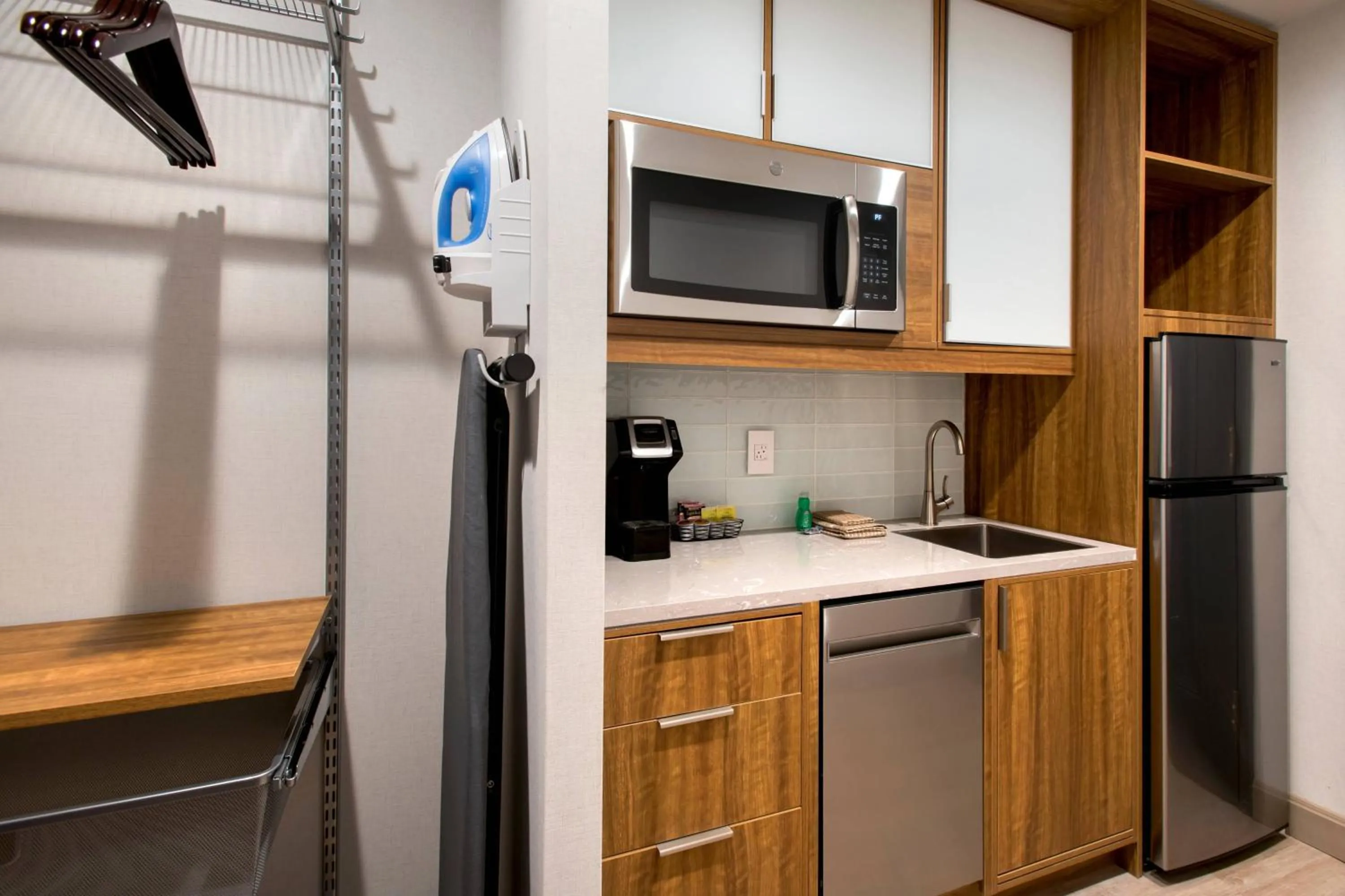 Kitchen or kitchenette in TownePlace Suites by Marriott New York Long Island City