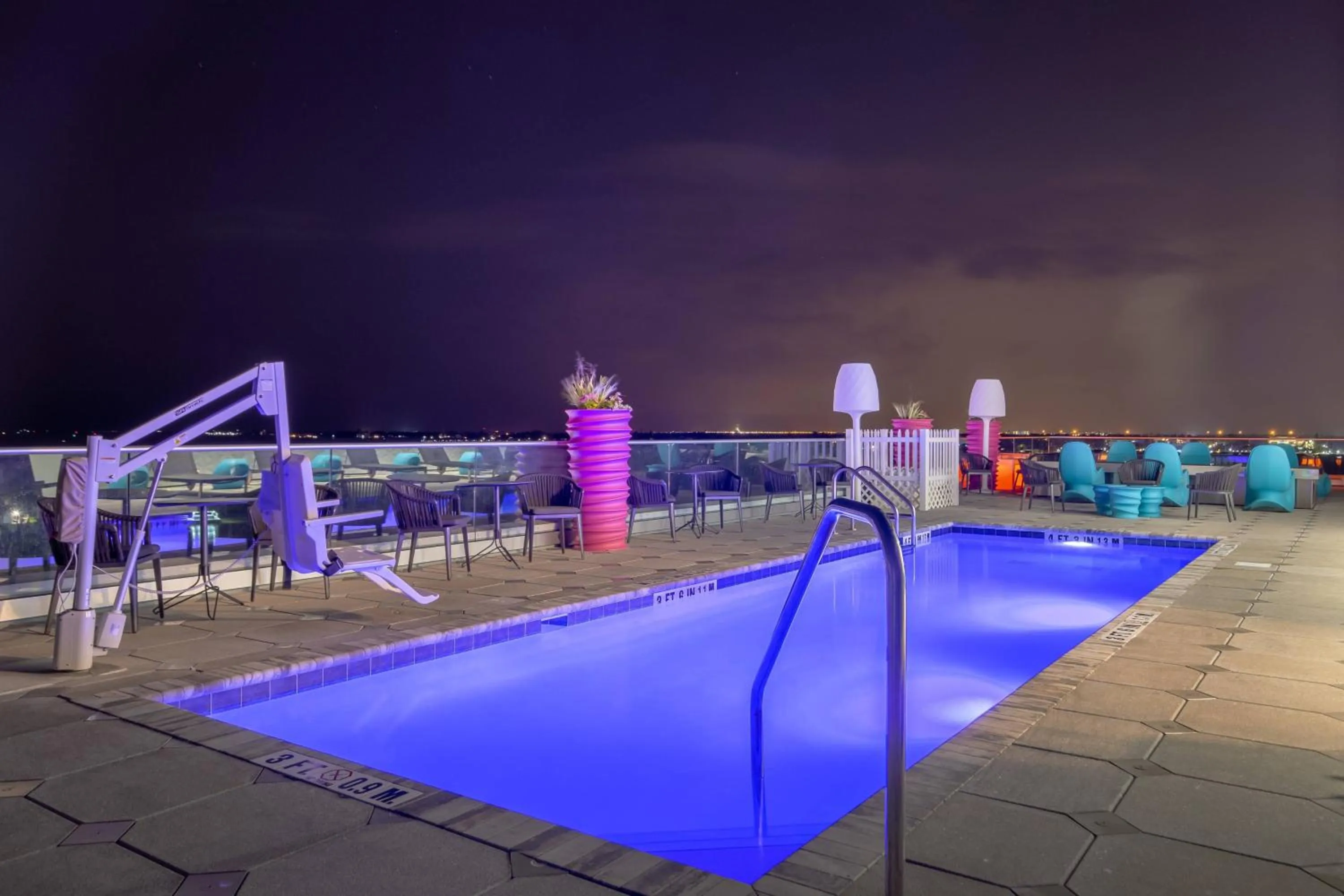 Swimming pool in SpringHill Suites by Marriott Bradenton Downtown/Riverfront