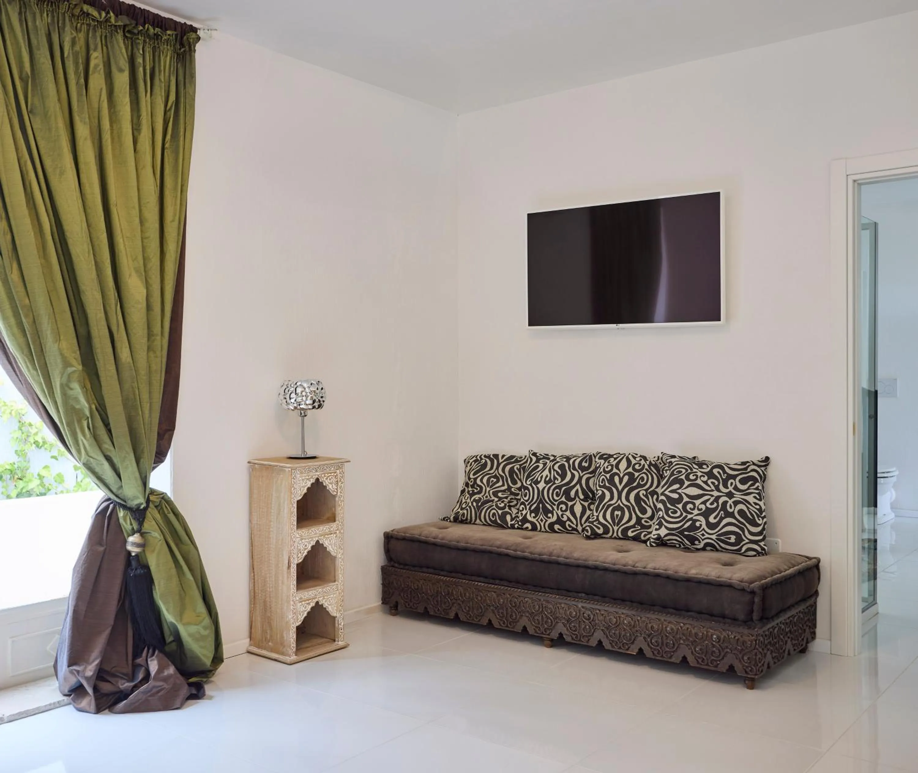 Photo of the whole room in La Casa E Il Mare, Private Bay Hotel