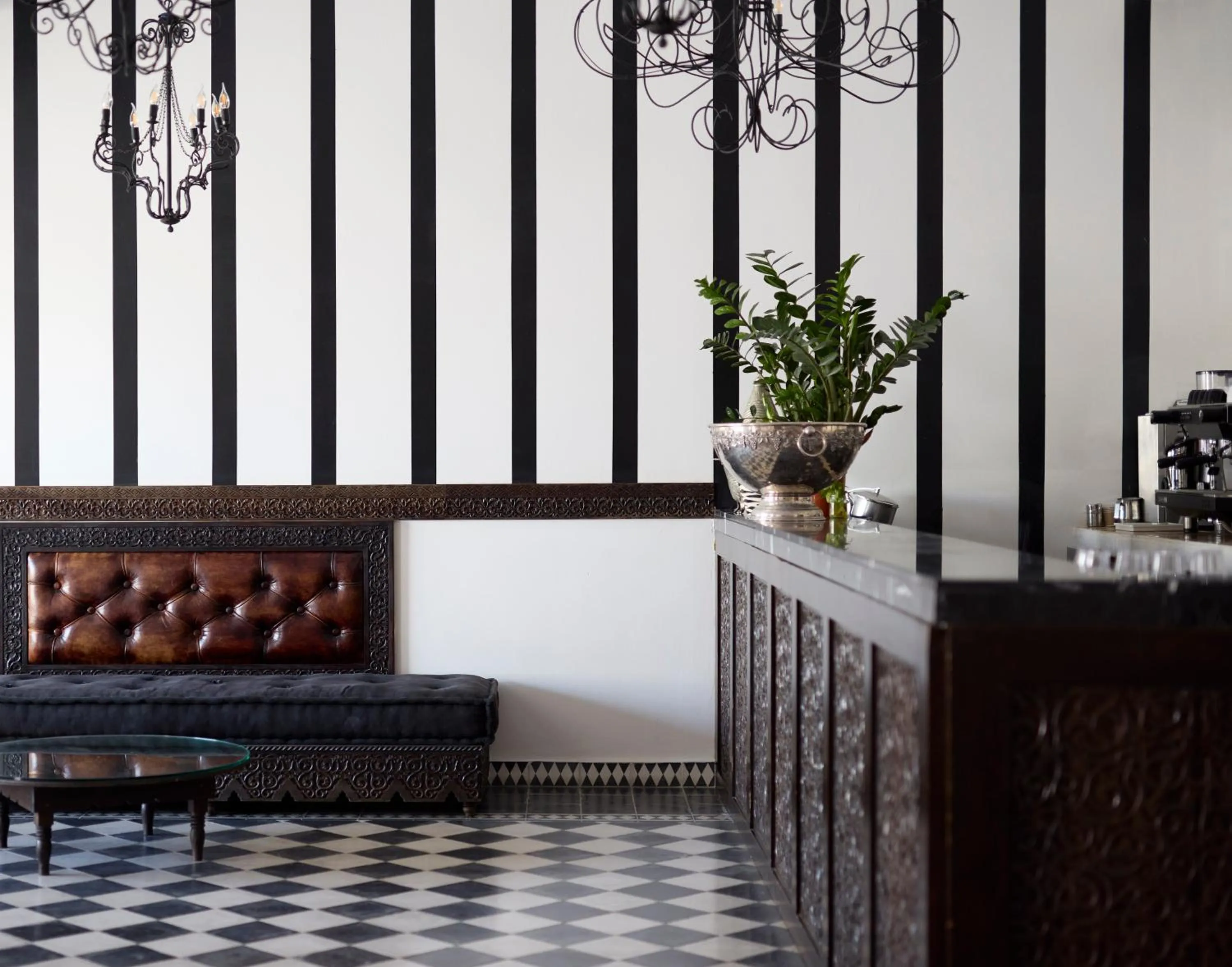 Lounge or bar in La Casa E Il Mare, Private Bay Hotel