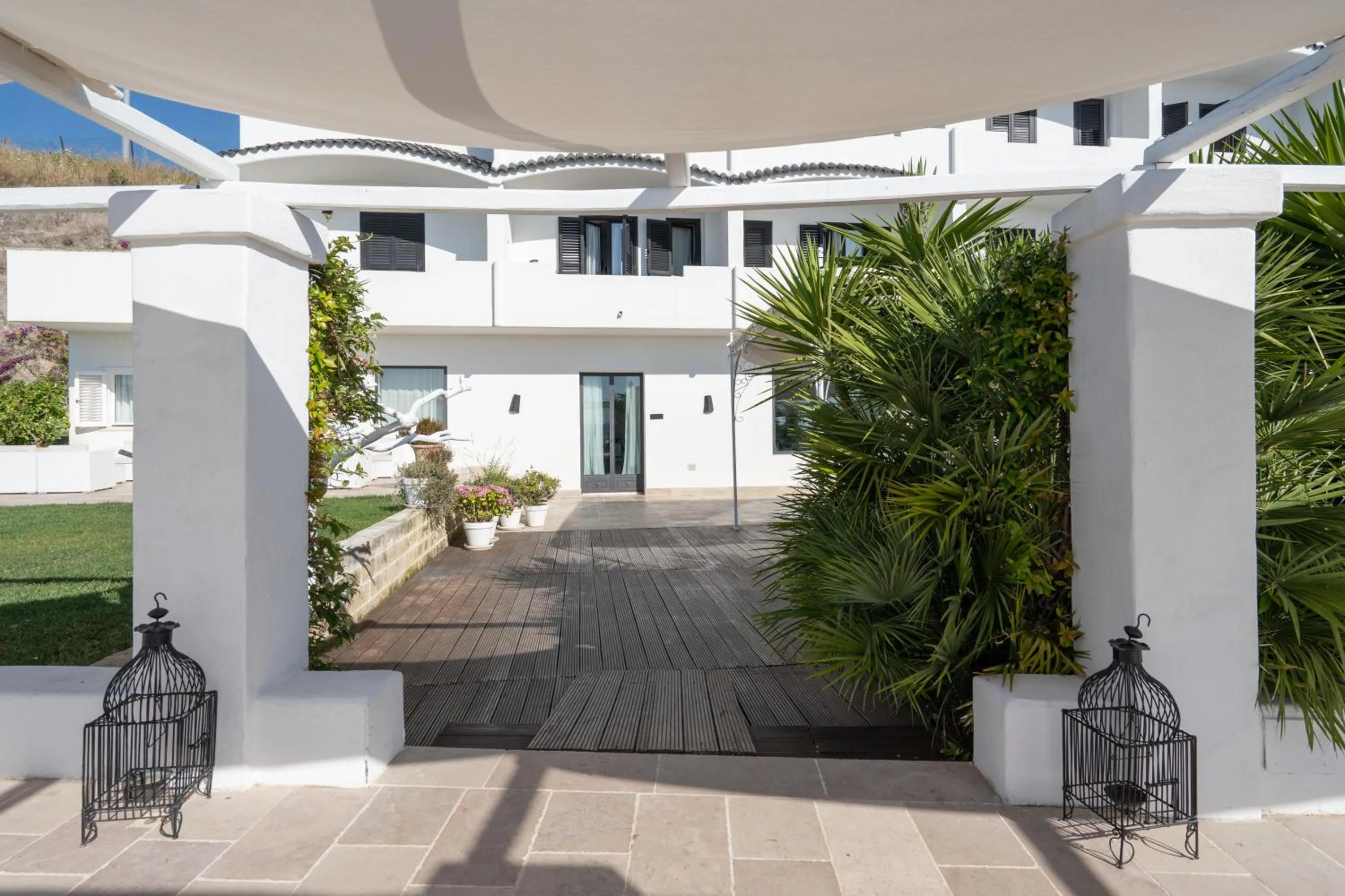 Facade/entrance in La Casa E Il Mare, Private Bay Hotel
