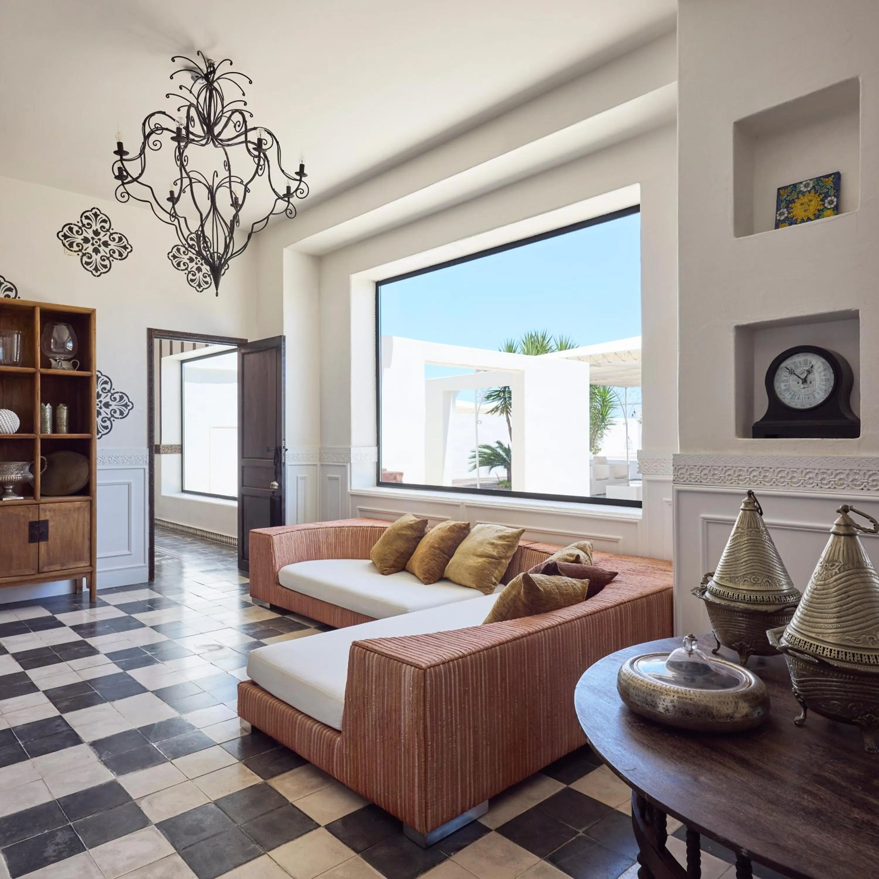 Lounge or bar in La Casa E Il Mare, Private Bay Hotel