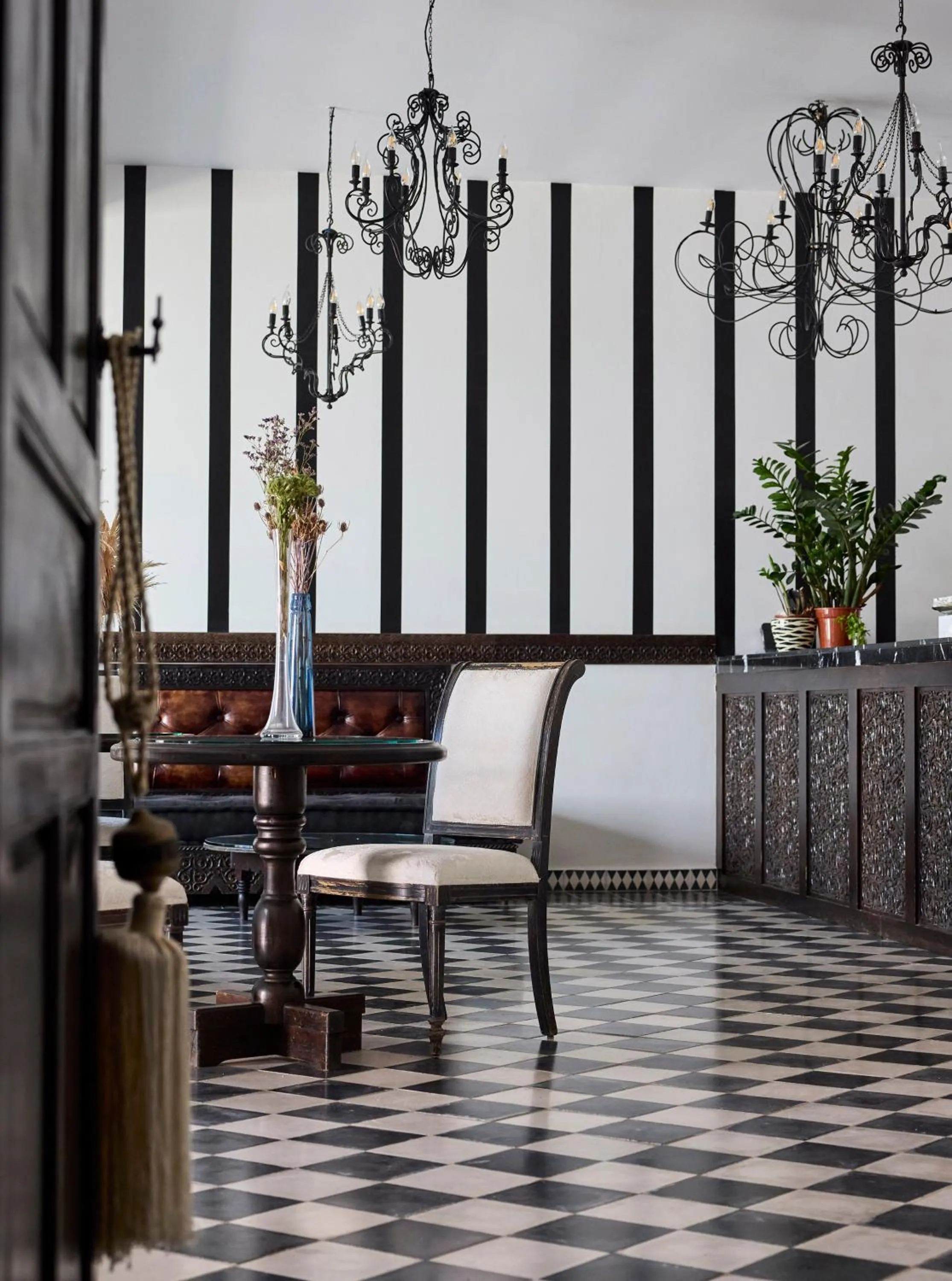 Lounge or bar in La Casa E Il Mare, Private Bay Hotel