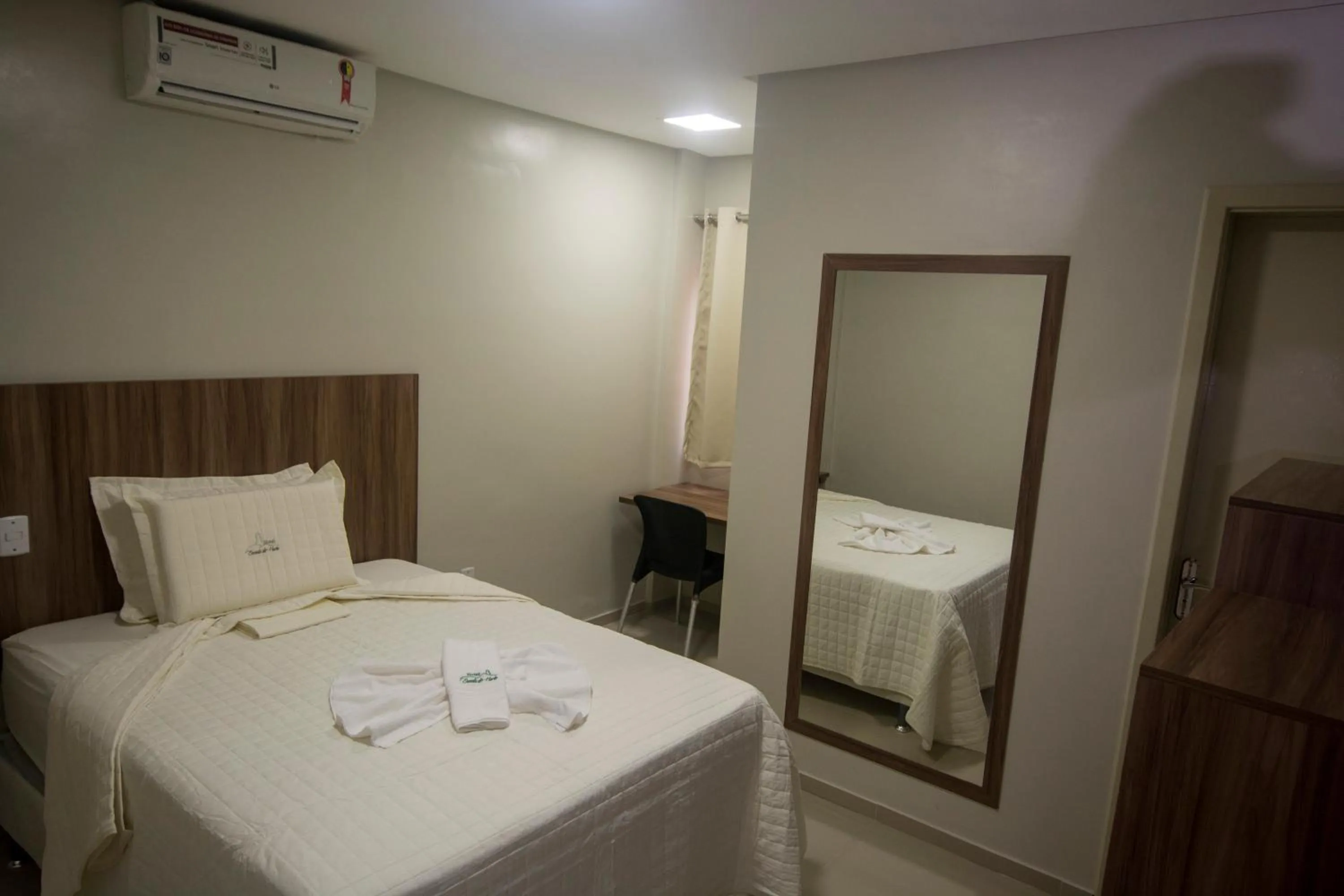 Bed in Hotel Encosta do Horto