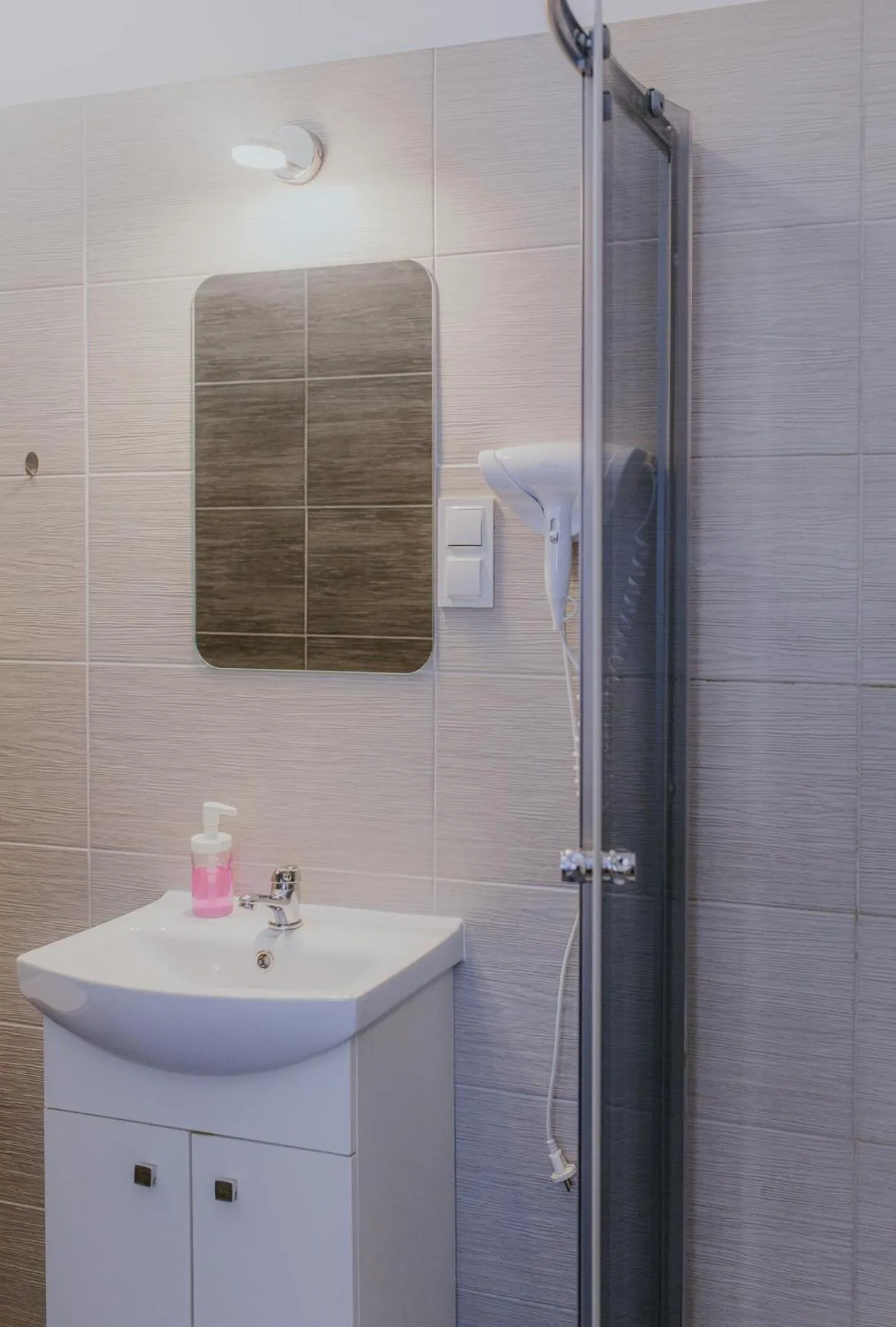 Shower in VESTA Apartamenty P23