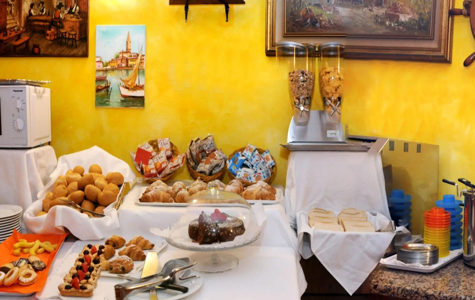 Buffet breakfast in Hotel Fortuna