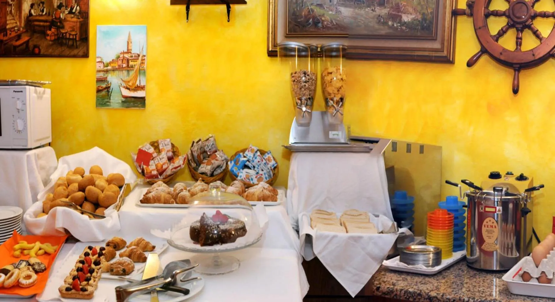 Buffet breakfast in Hotel Fortuna