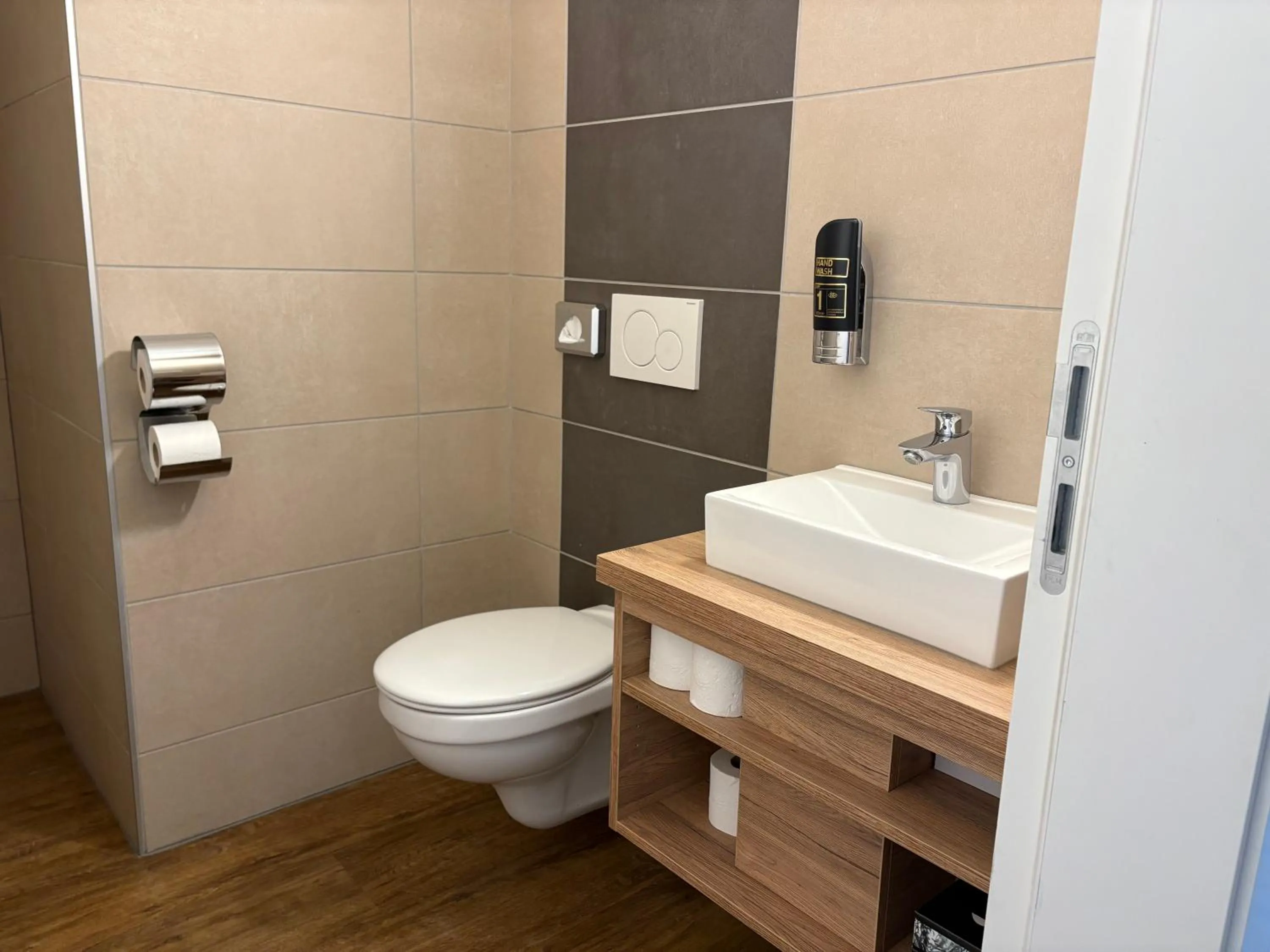 Toilet in Hotel Stiegler Bed & Breakfast