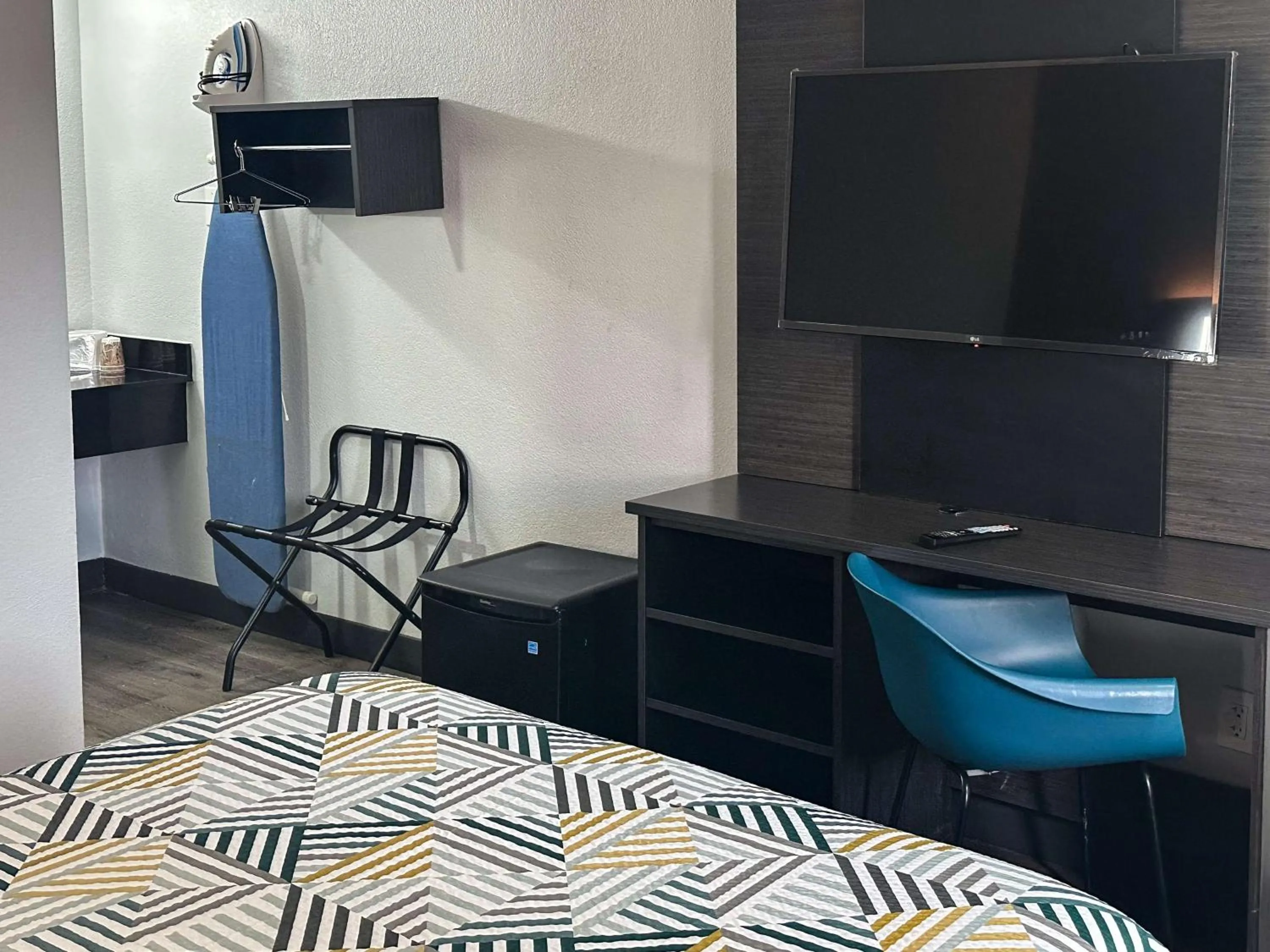 Bedroom, Bed in Motel 6-Kissimmee, FL - Orlando