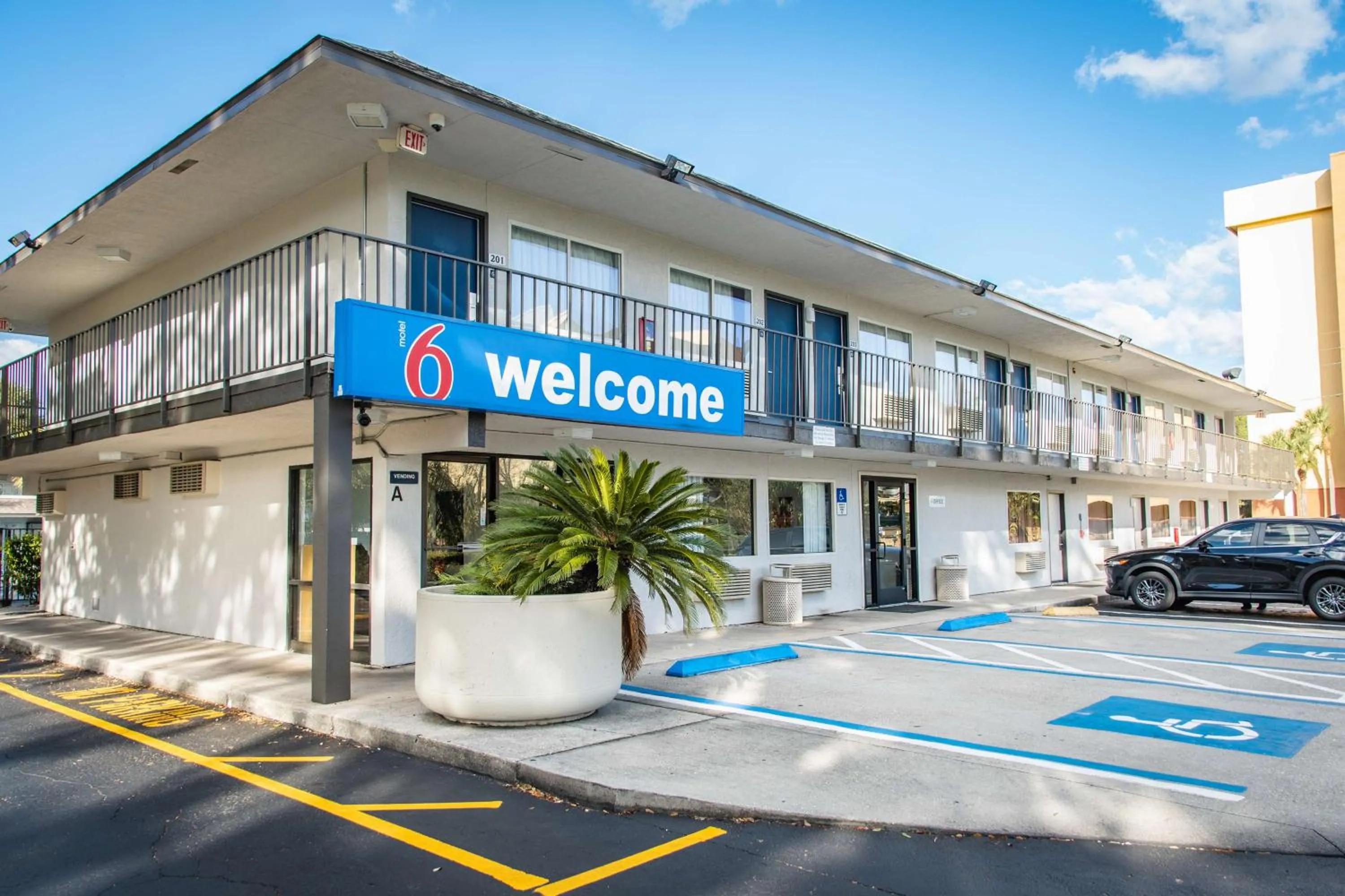 Property building in Motel 6-Kissimmee, FL - Orlando