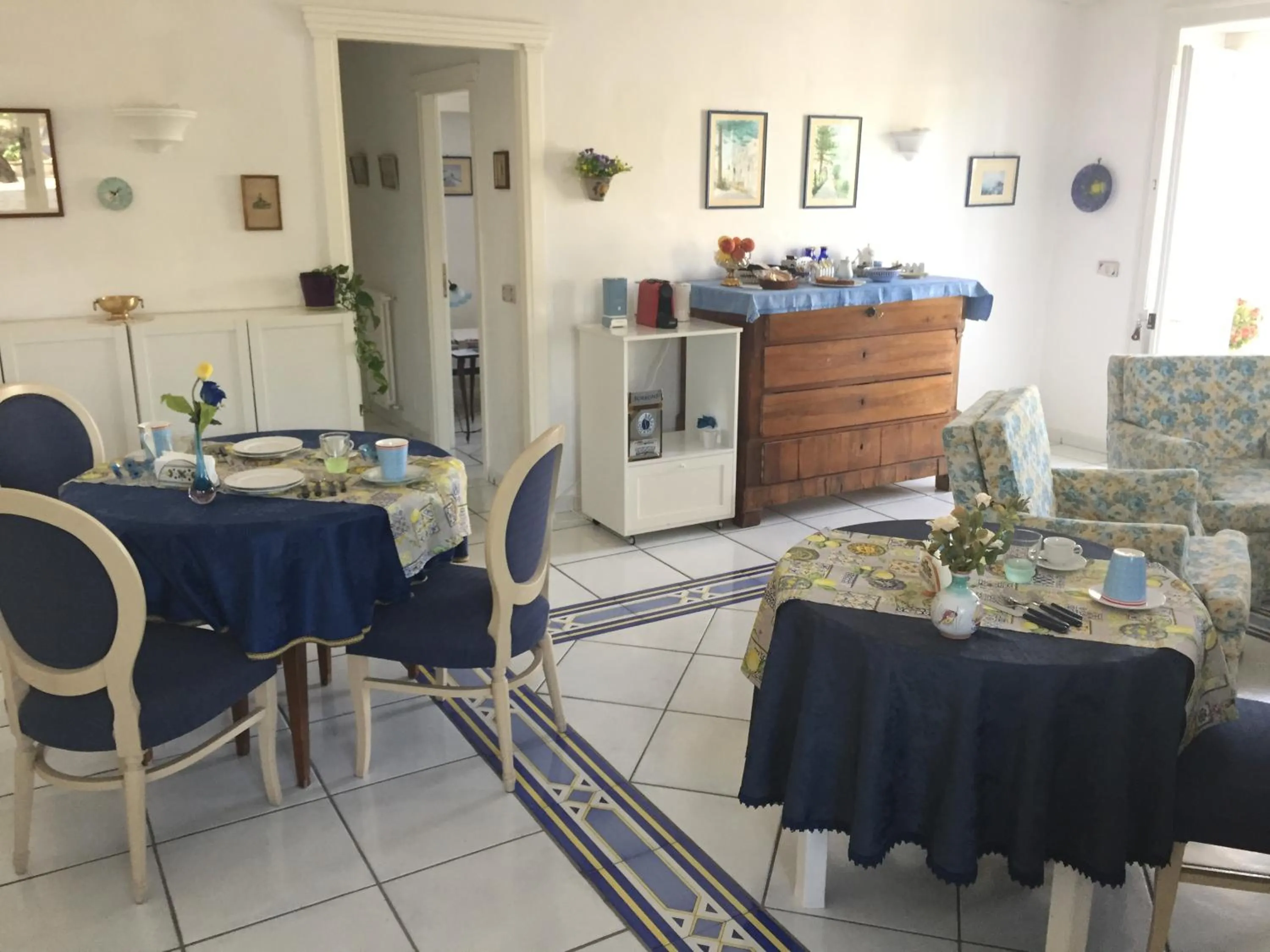 Breakfast in Casa Adriana