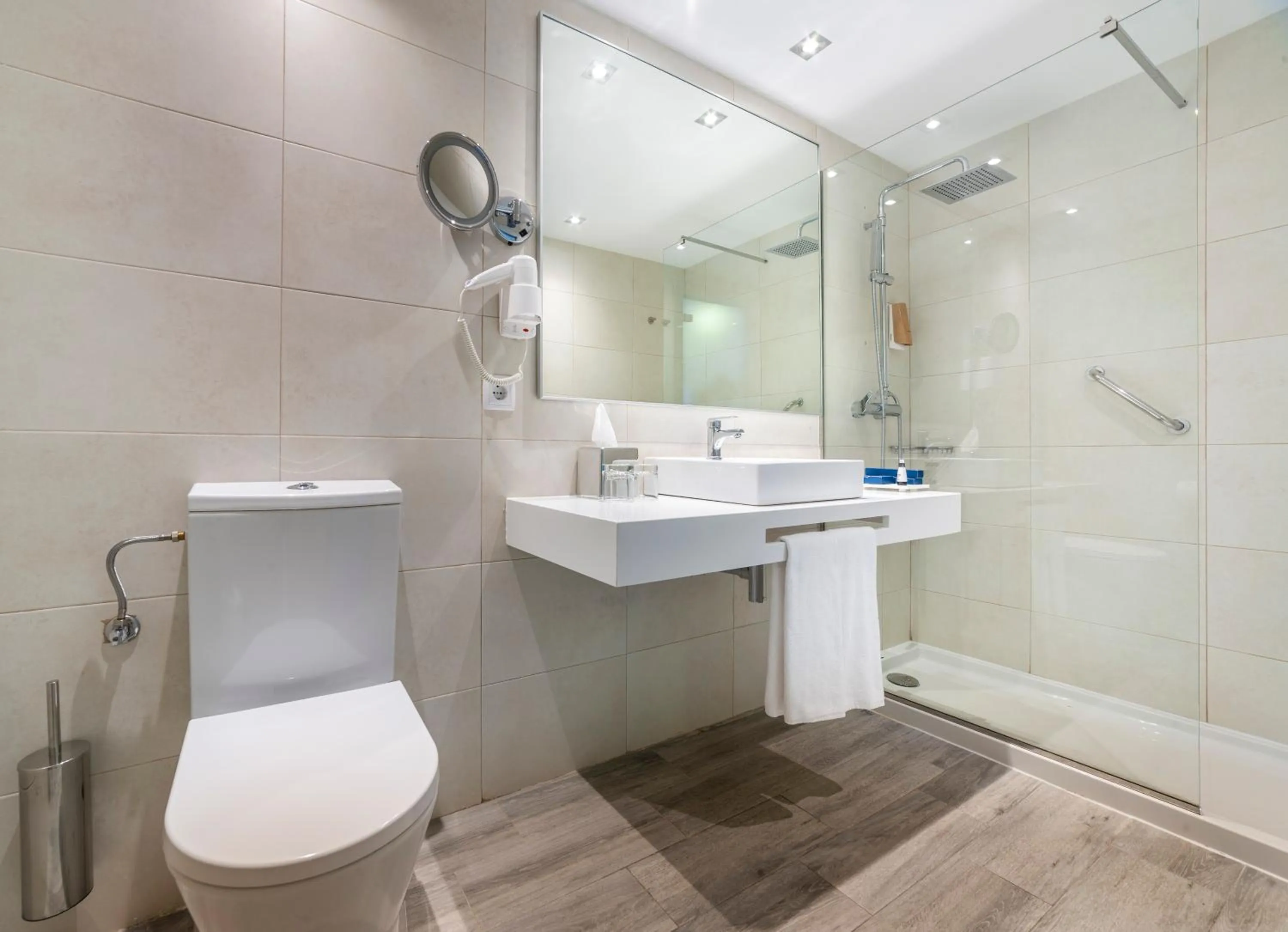 Bathroom in Globales Don Pedro - Adults Only