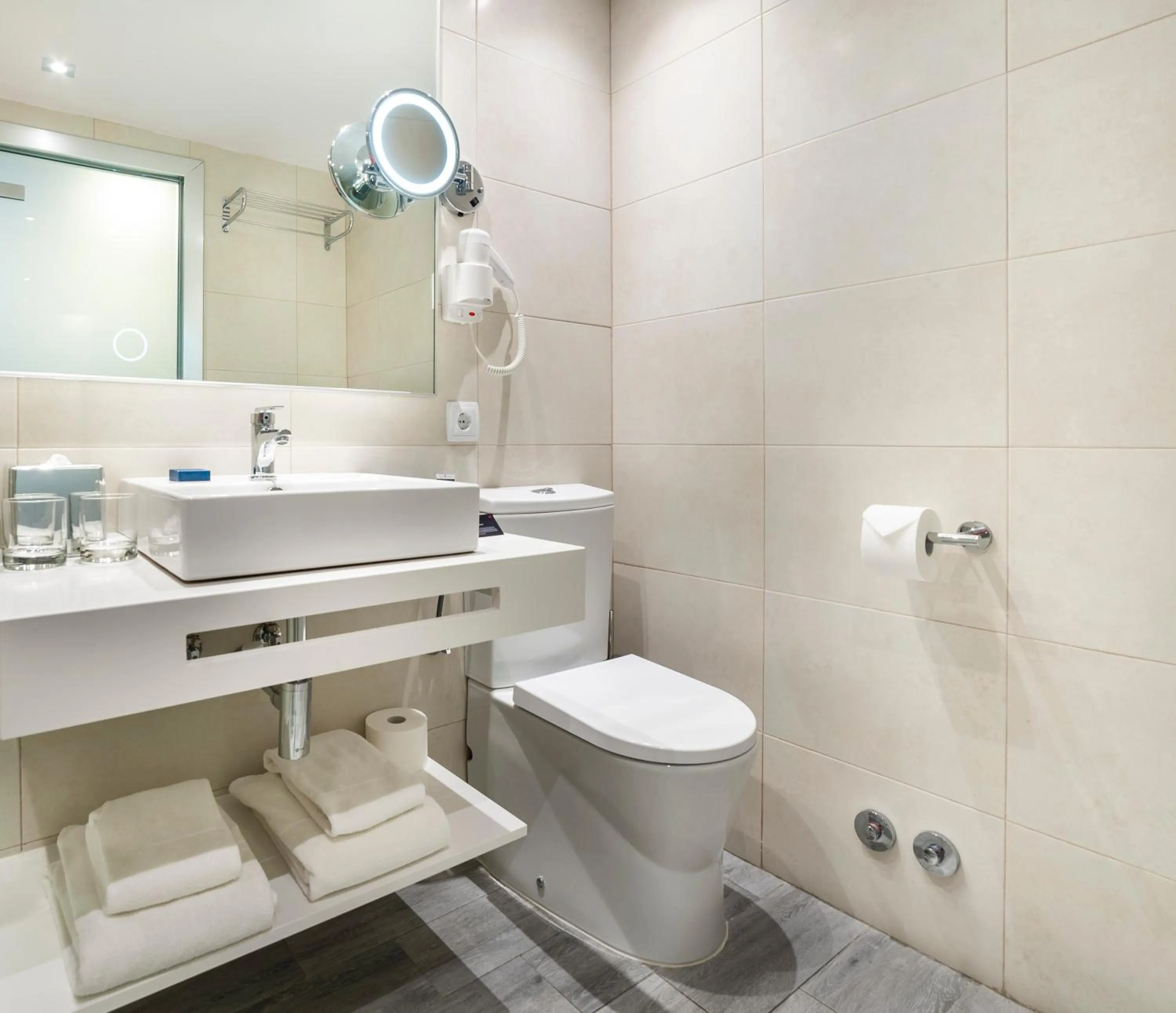 Bathroom in Globales Don Pedro - Adults Only