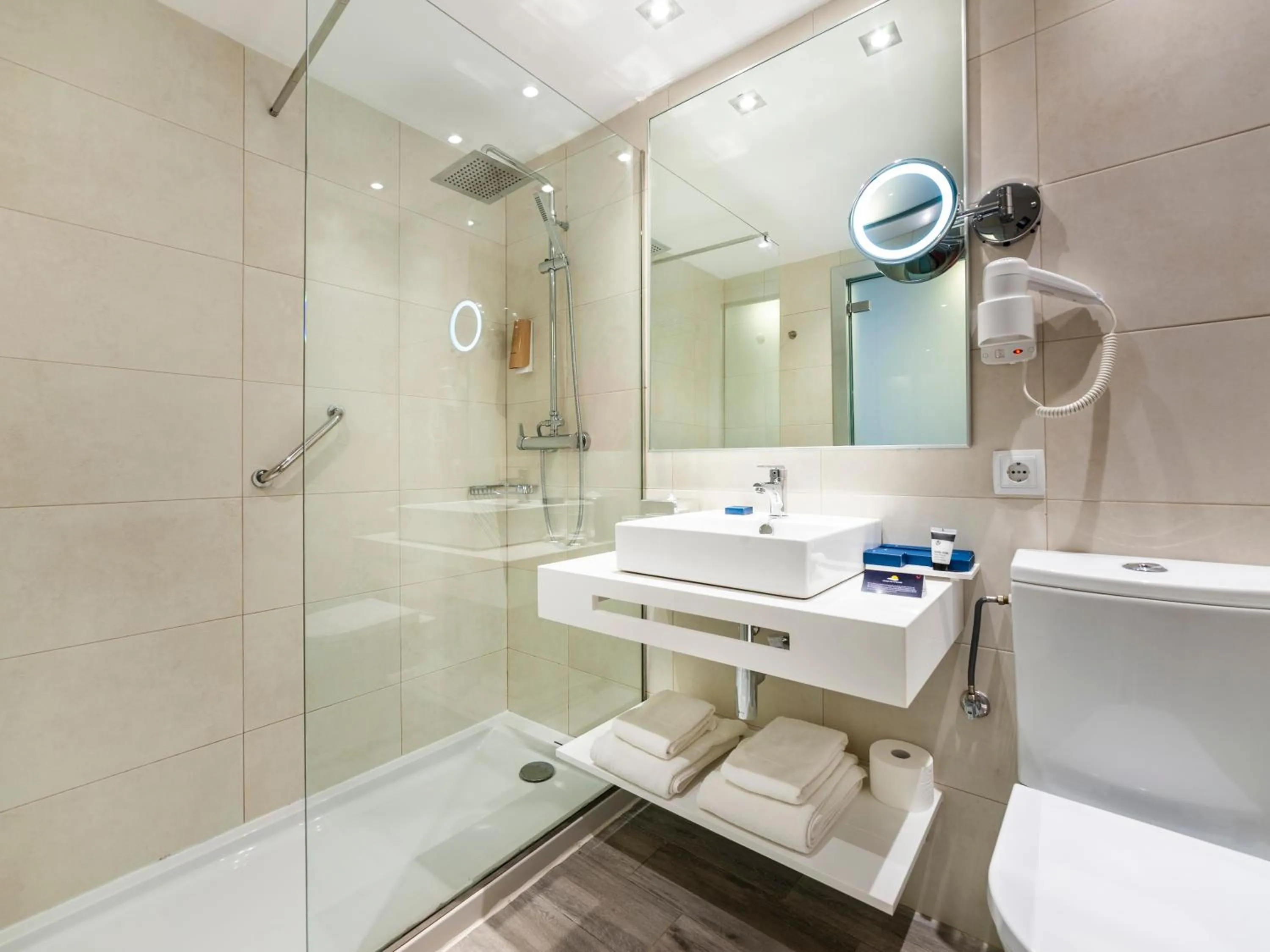 Bathroom in Globales Don Pedro - Adults Only