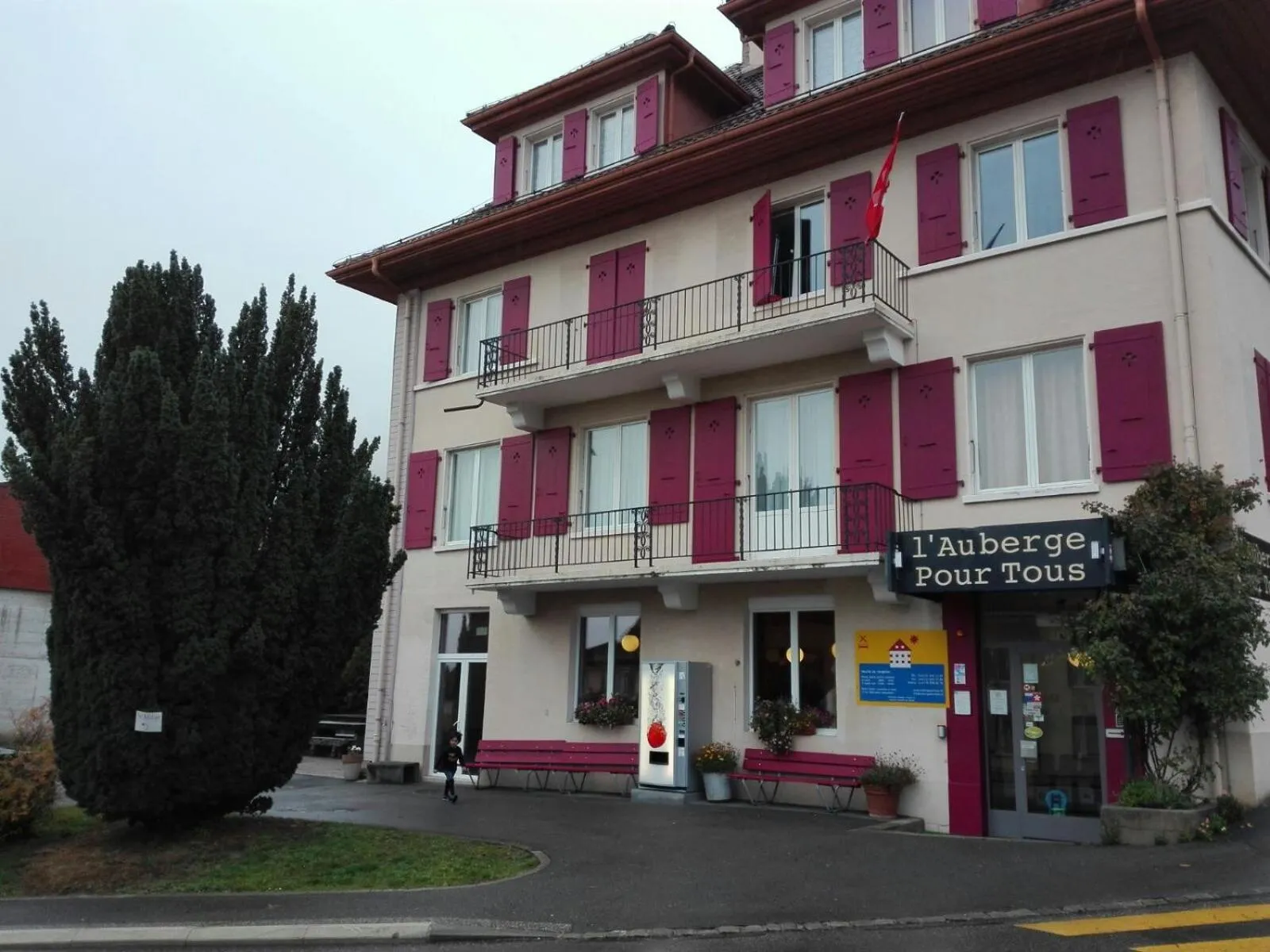 Property building in Auberge Pour Tous