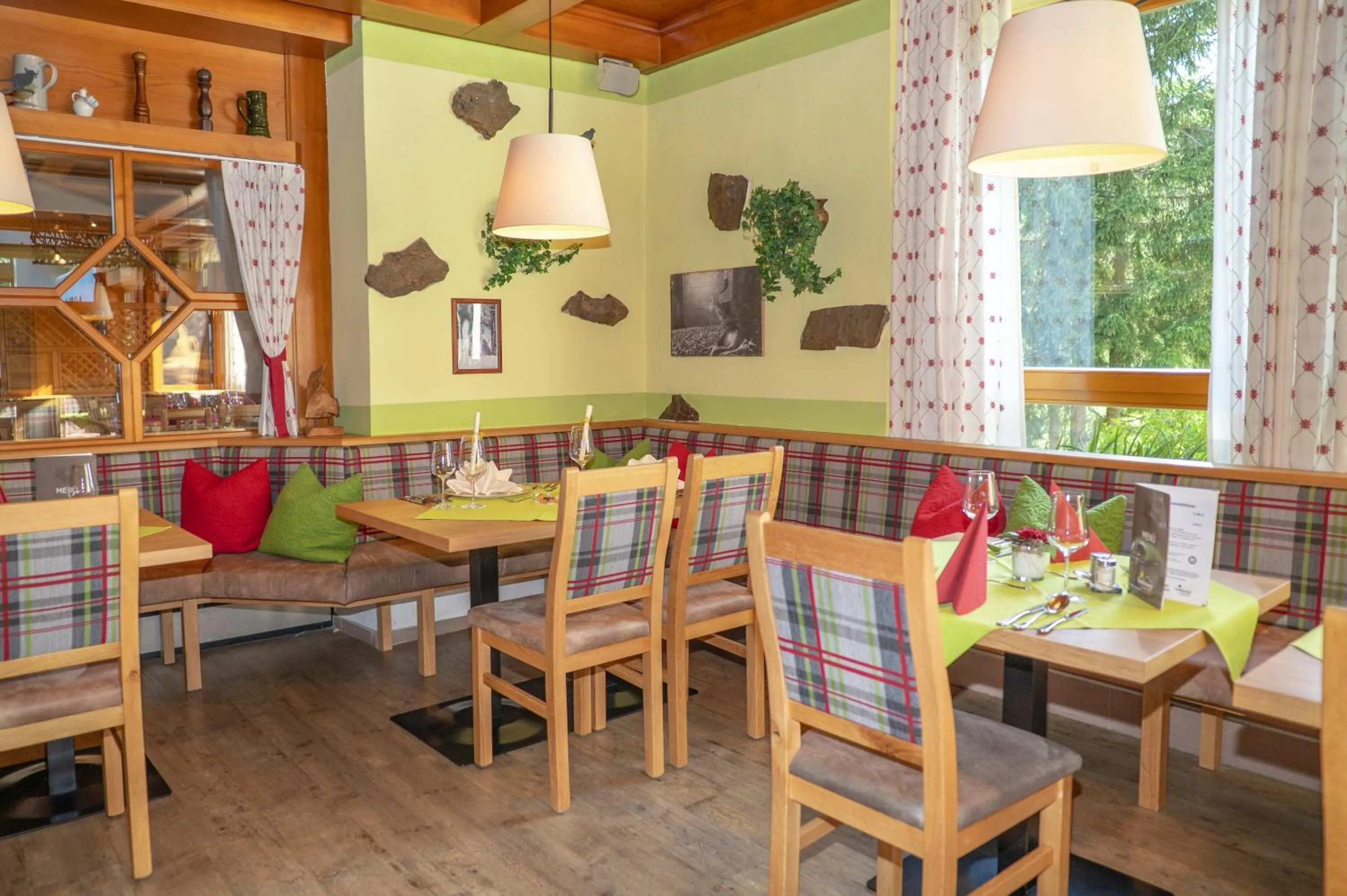 Restaurant/places to eat in Landhotel Tannenhof