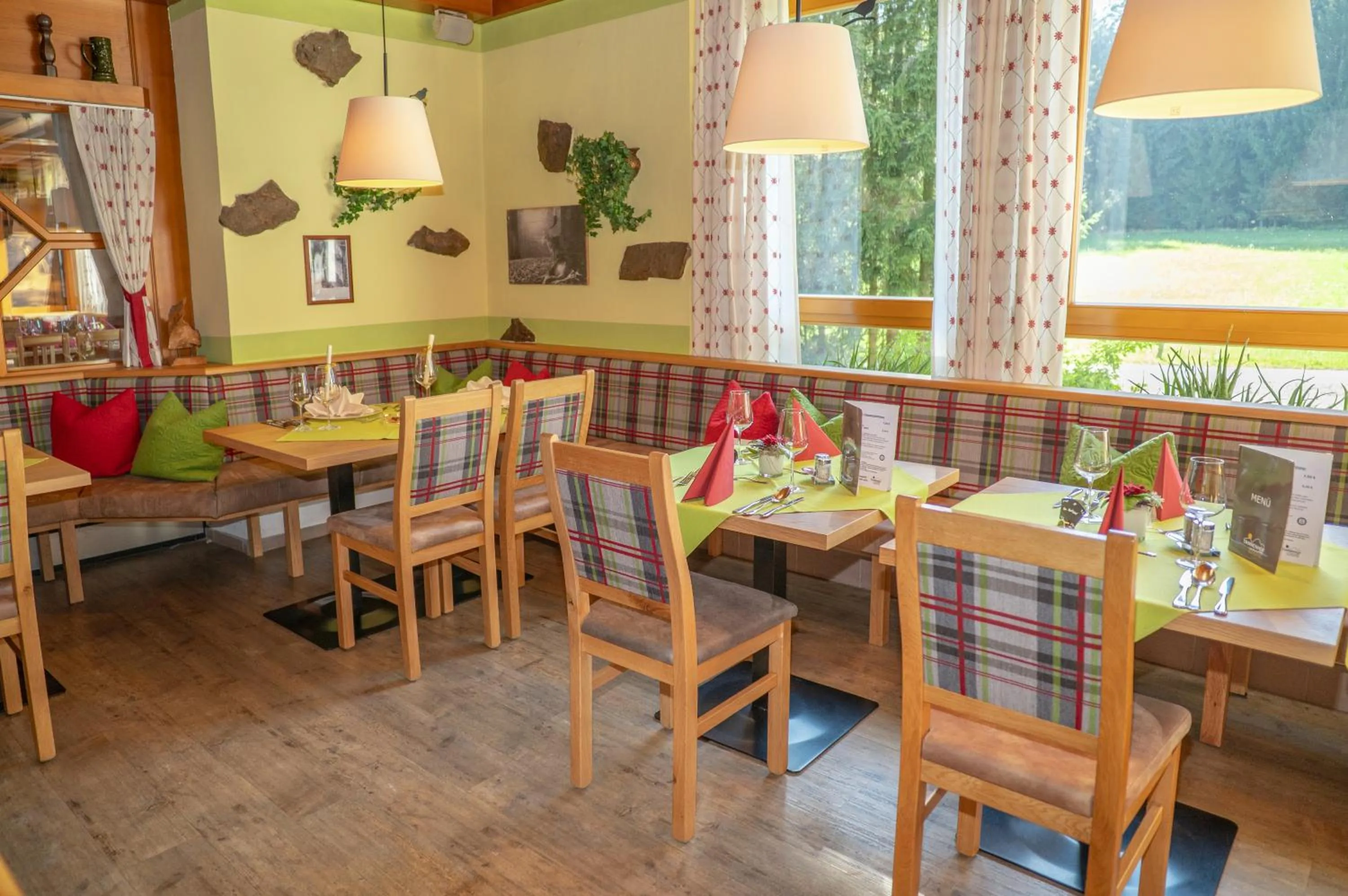 Restaurant/places to eat in Landhotel Tannenhof