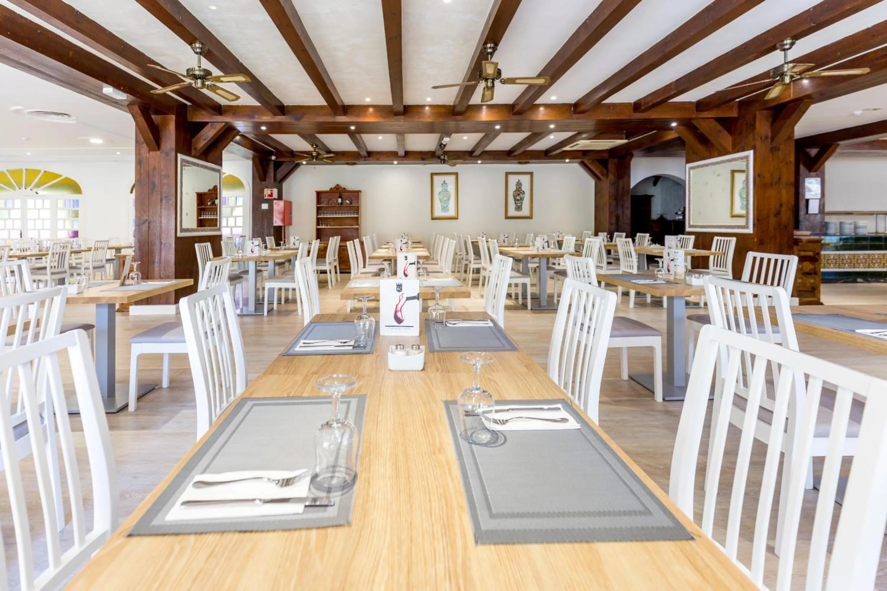 Restaurant/places to eat in Rey Carlos