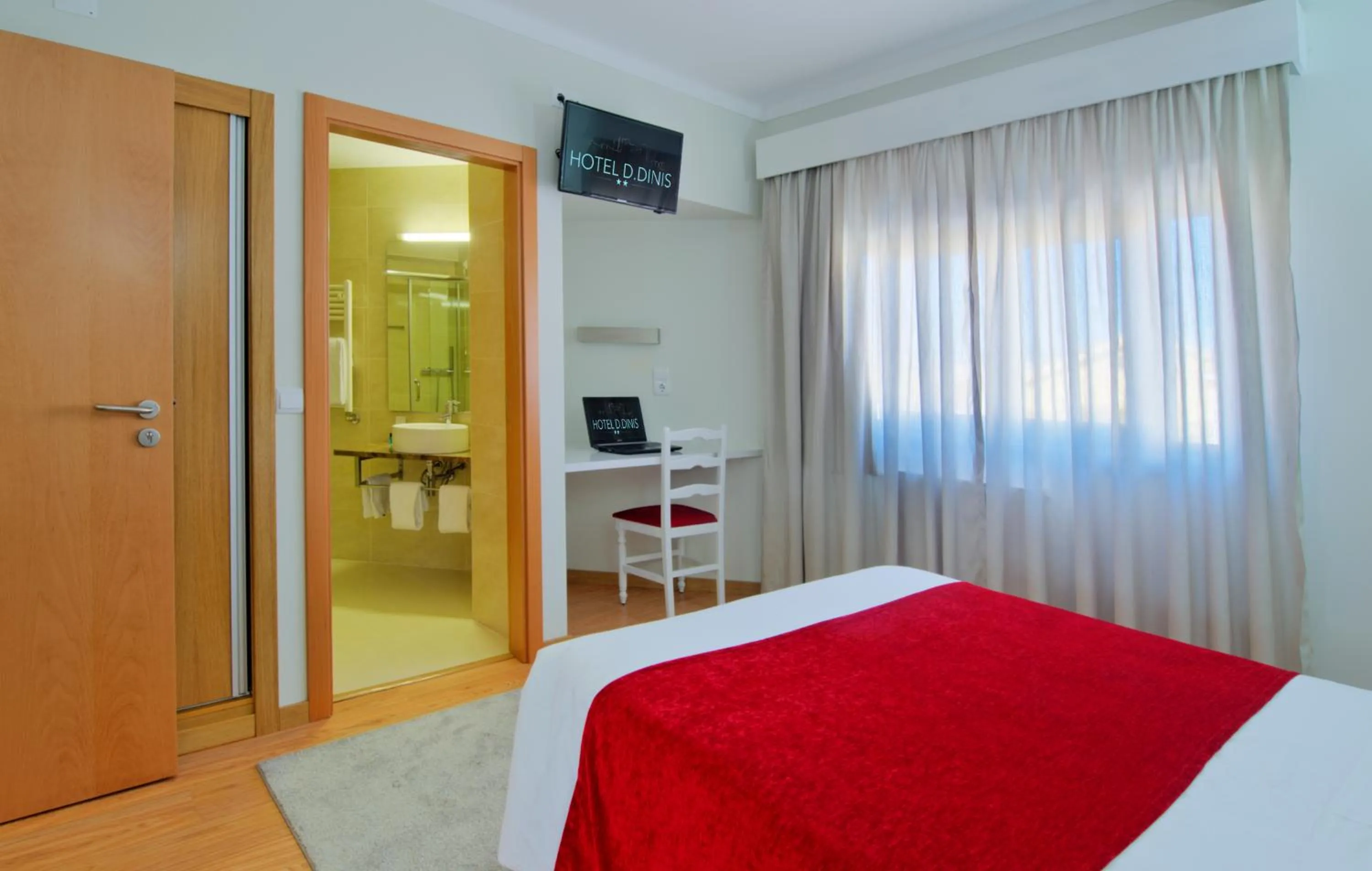 Photo of the whole room, Bed in Hotel D. Dinis