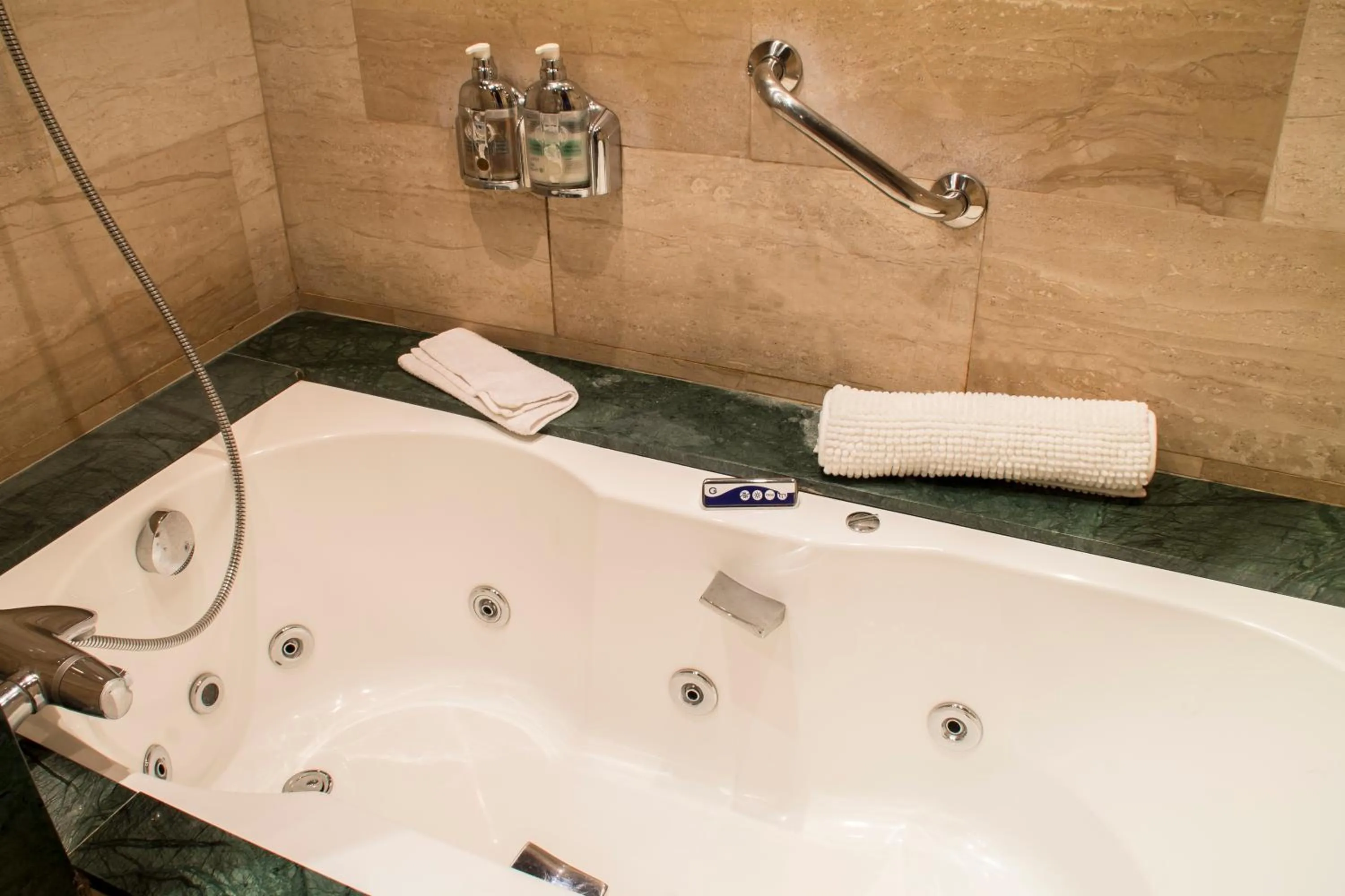 Hot Tub in La Violeta HOTEL SPA & CHILL OUT