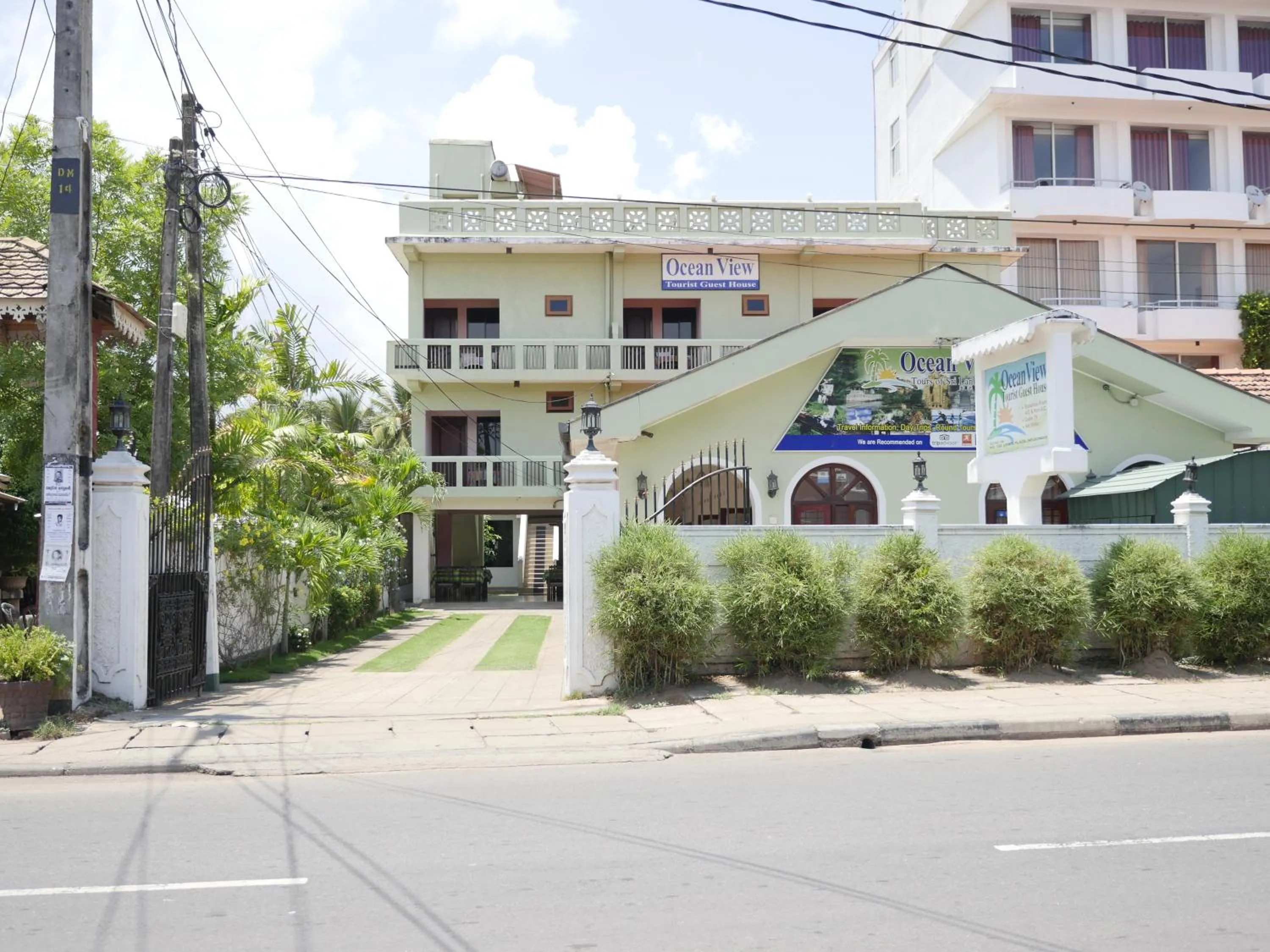 Facade/entrance in Ocean View tourist guest house at Negombo beach near the airport