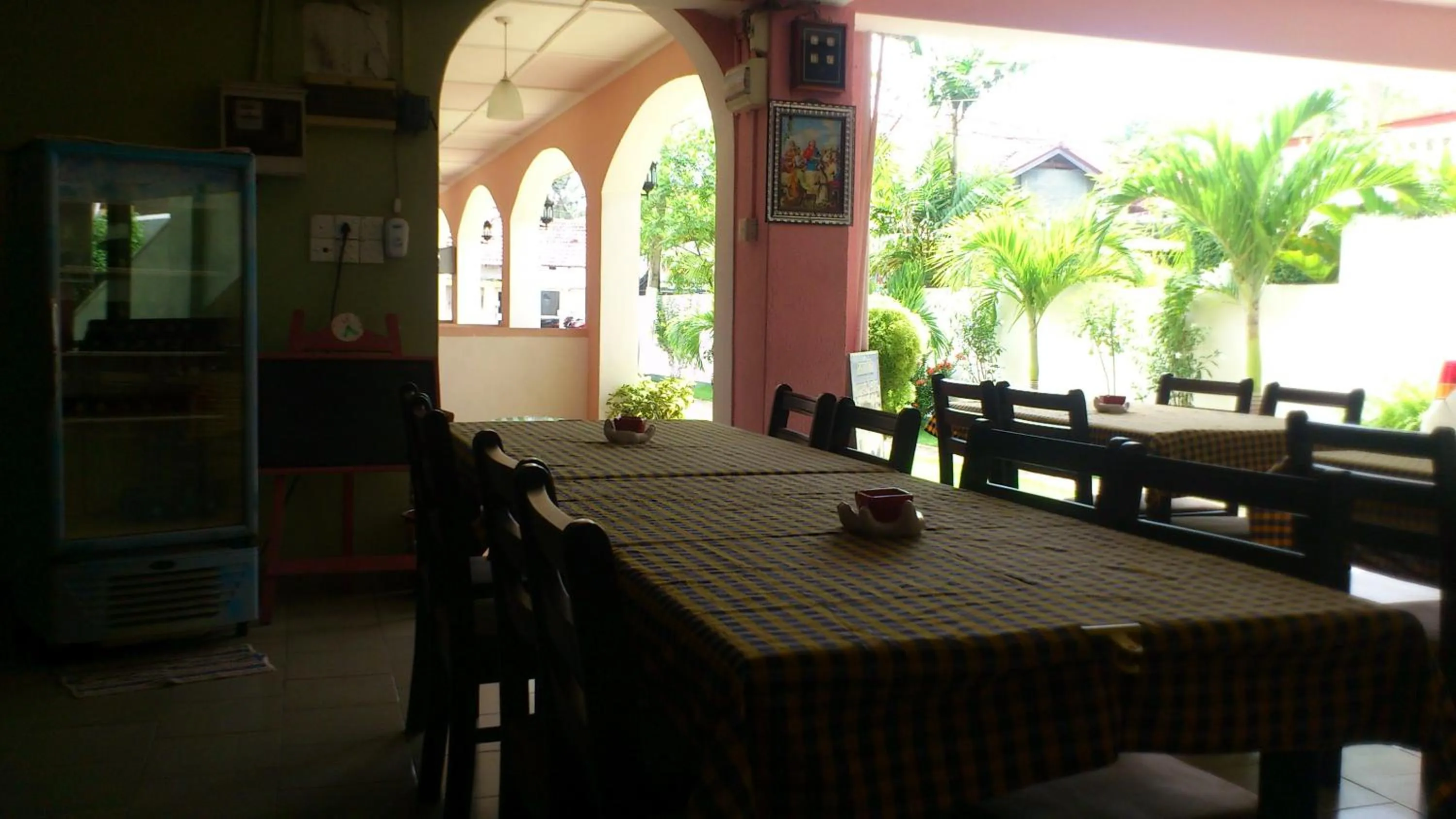 Restaurant/places to eat in Ocean View tourist guest house at Negombo beach near the airport