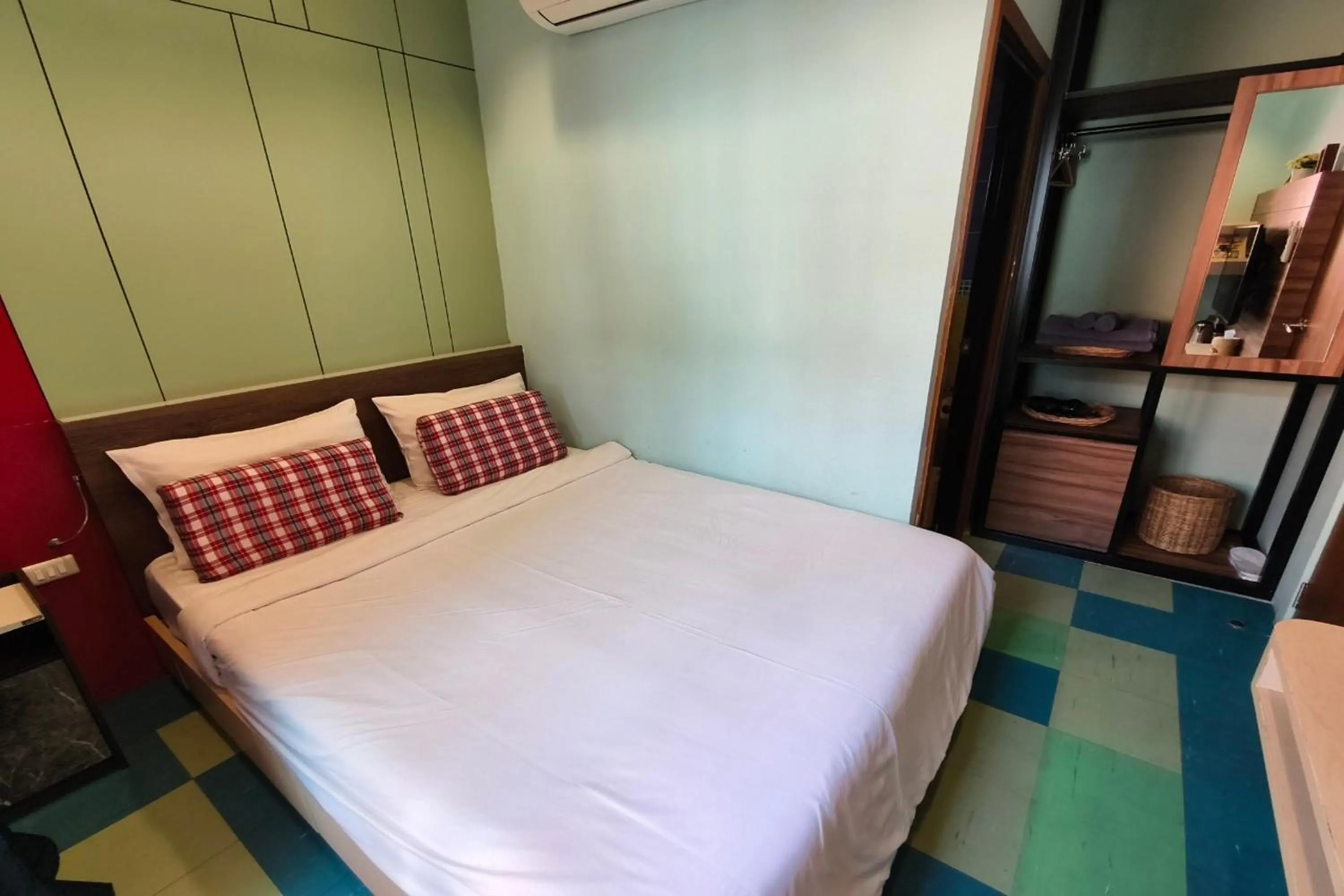 Bed in Lilliput Riverside Bangkachao